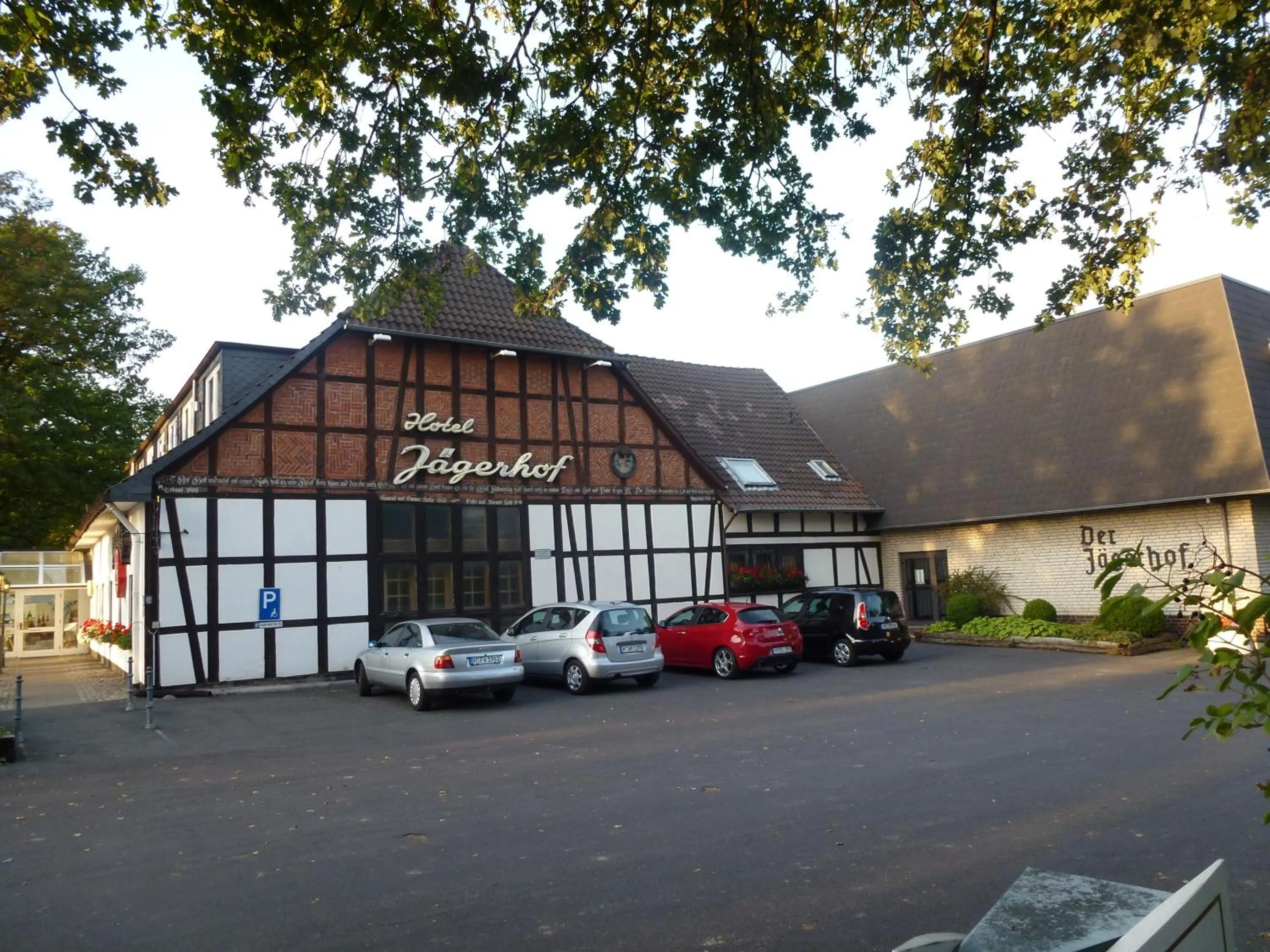 Facade/entrance in Jägerhof