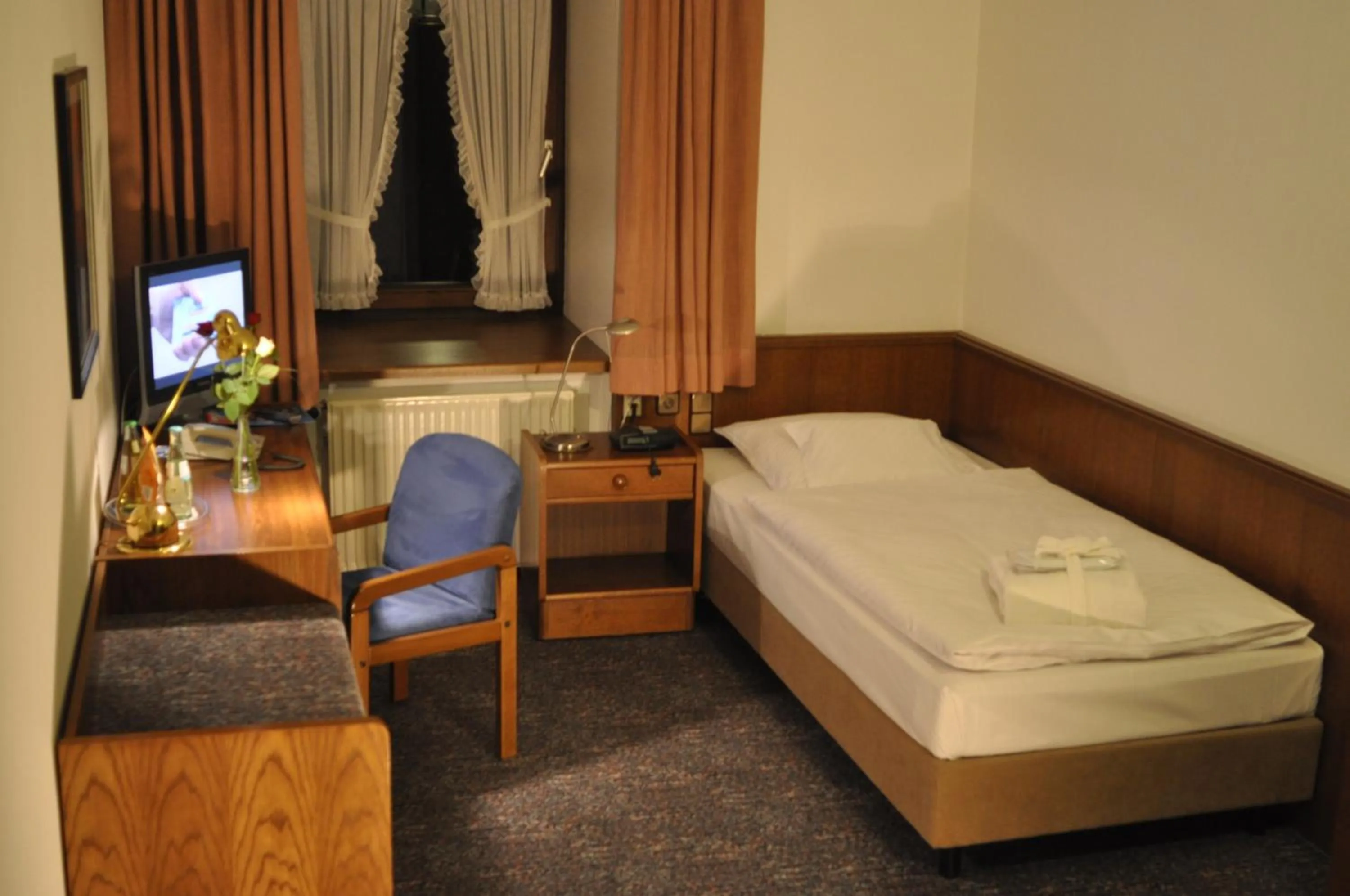 Photo of the whole room, Bed in Jägerhof