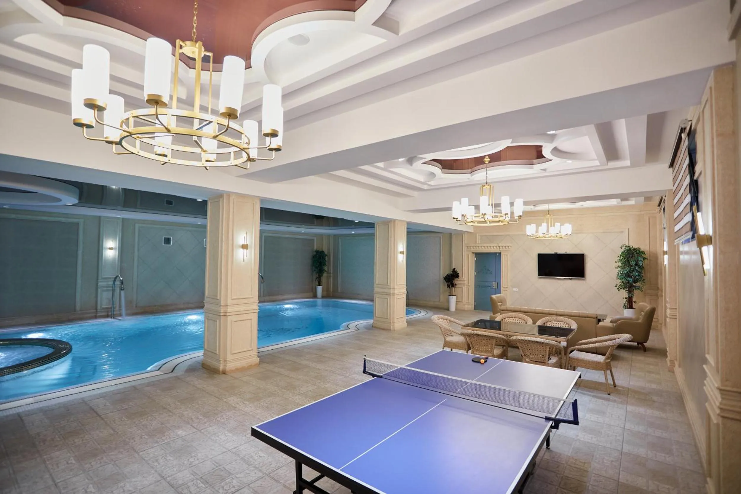 Swimming pool in Royal Hotel Samarkand