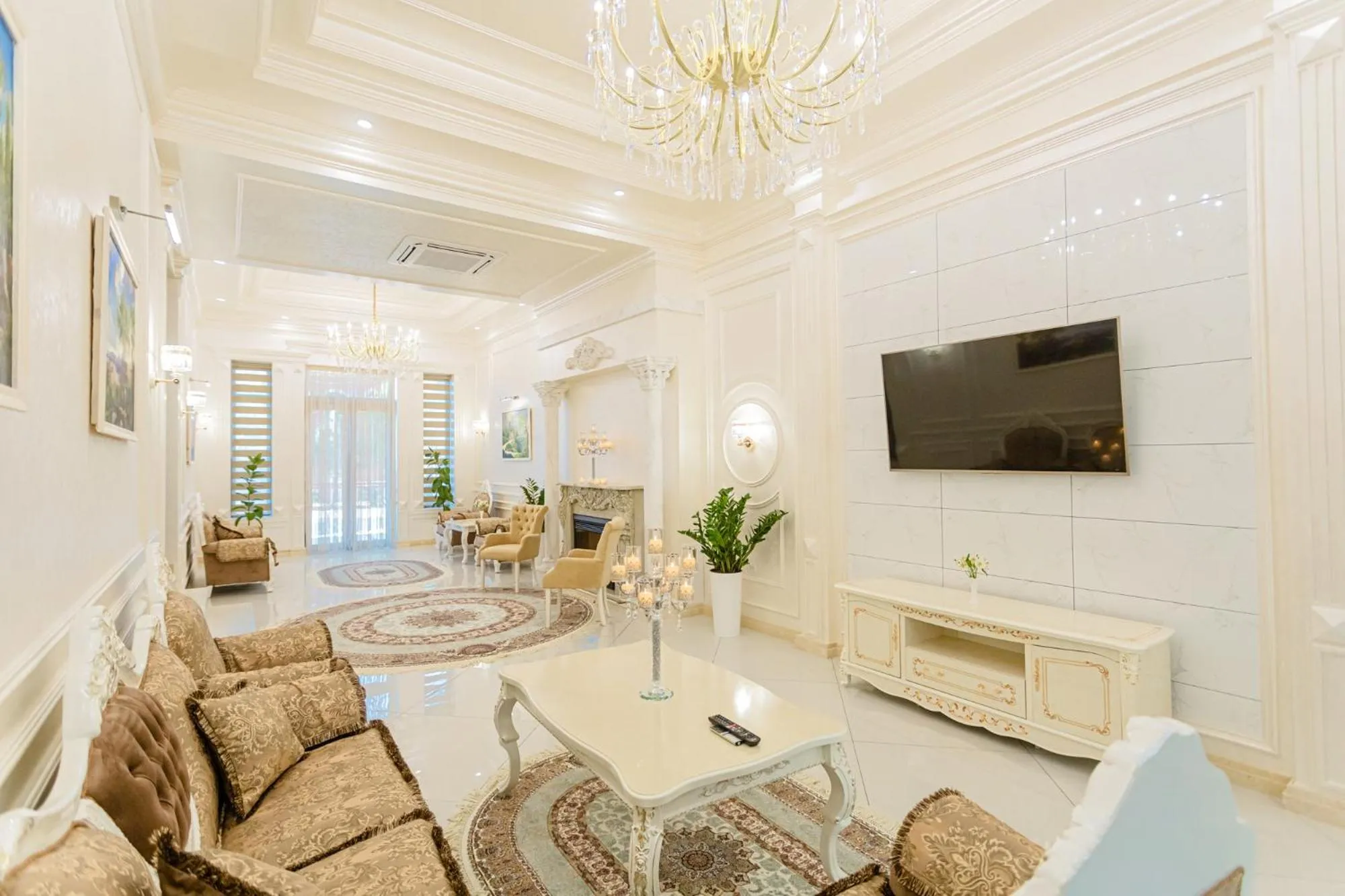 Communal lounge/ TV room in Royal Hotel Samarkand