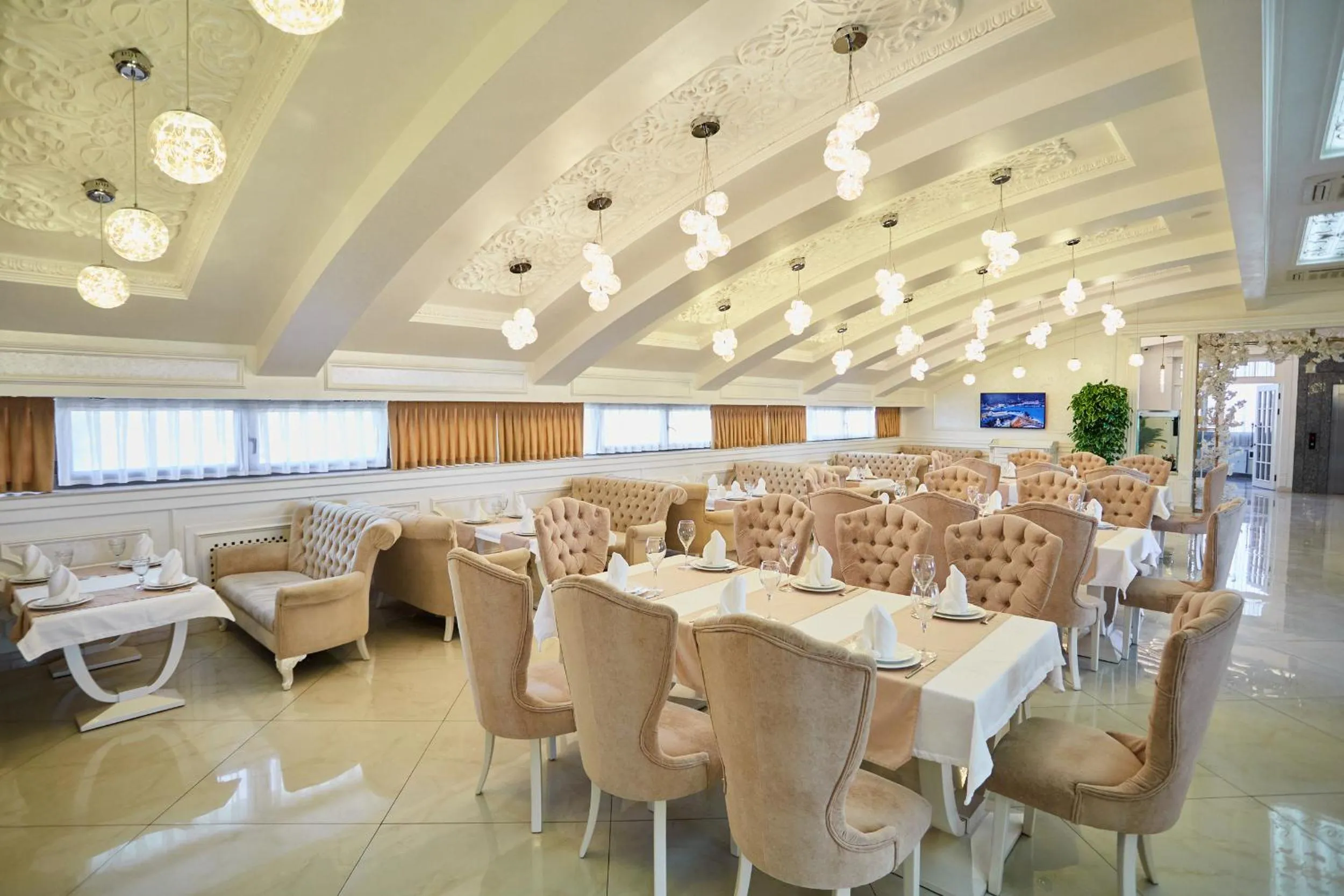 Restaurant/places to eat in Royal Hotel Samarkand