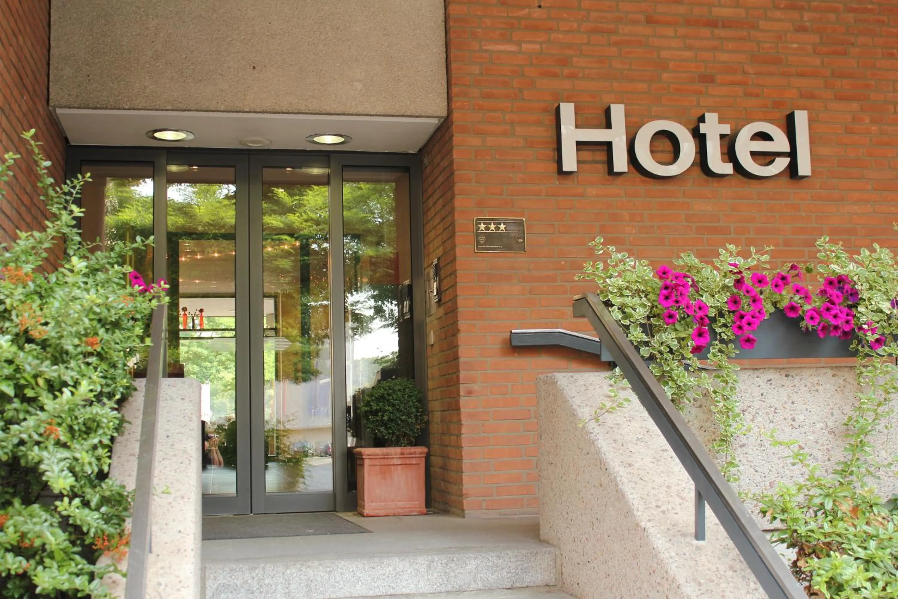 Facade/entrance in Concorde Hotel am Leineschloss