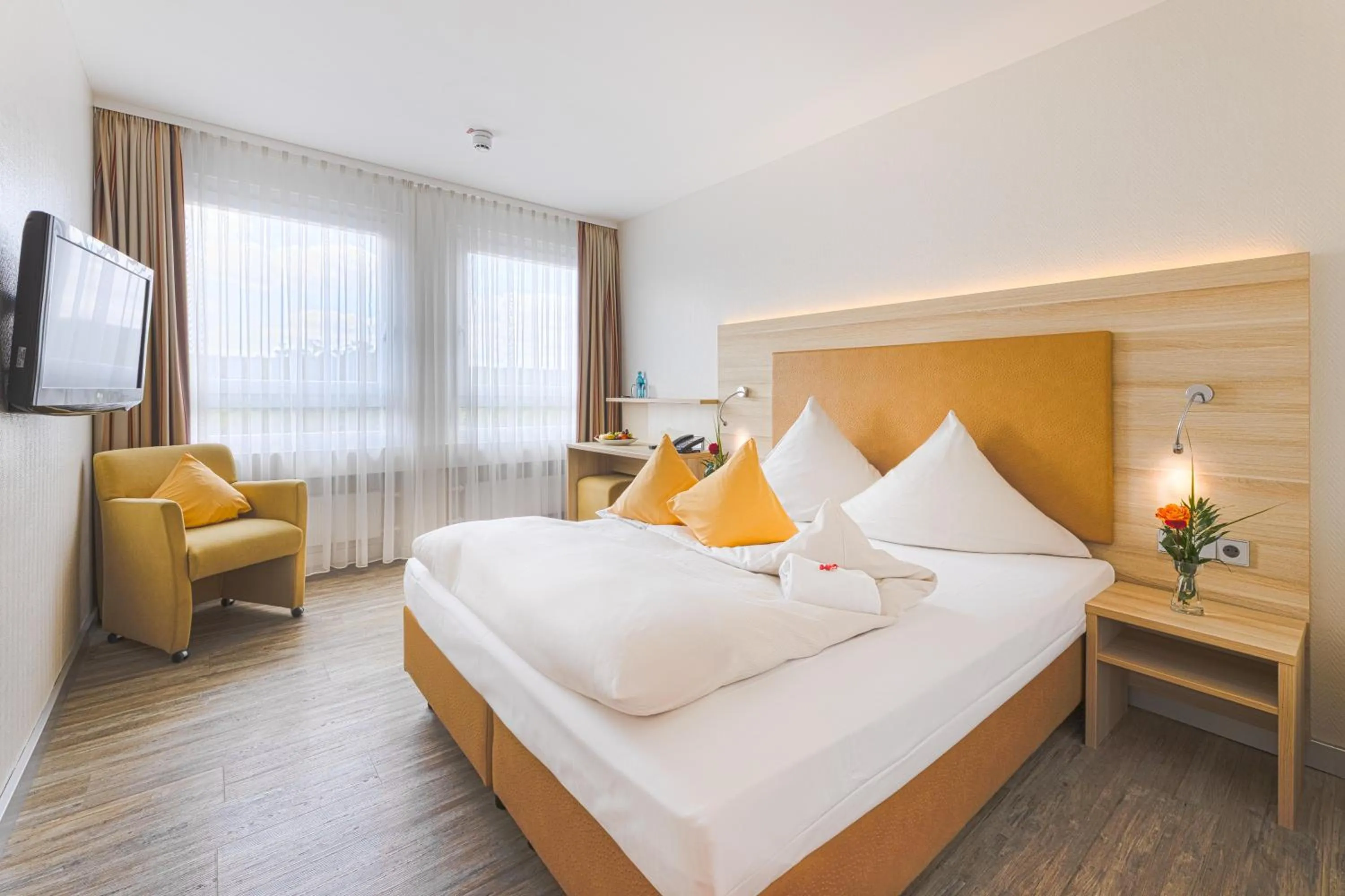 Photo of the whole room, Bed in Concorde Hotel am Leineschloss