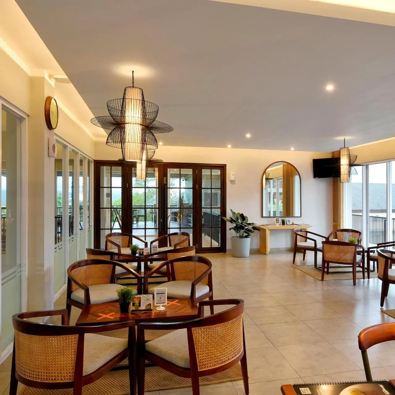 Restaurant/places to eat in The Balcone Suites & Resort