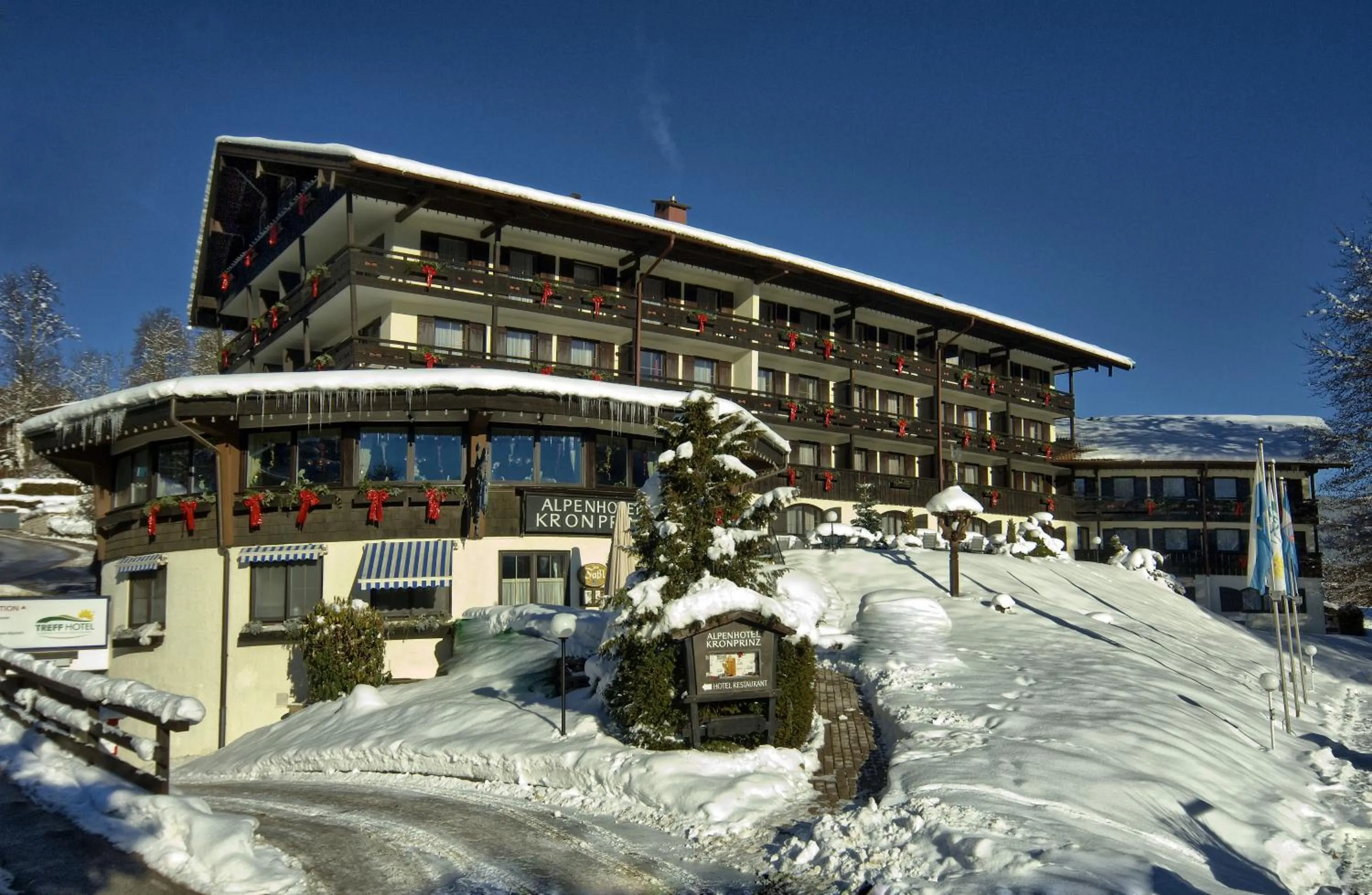 Facade/entrance in Alpenhotel Kronprinz