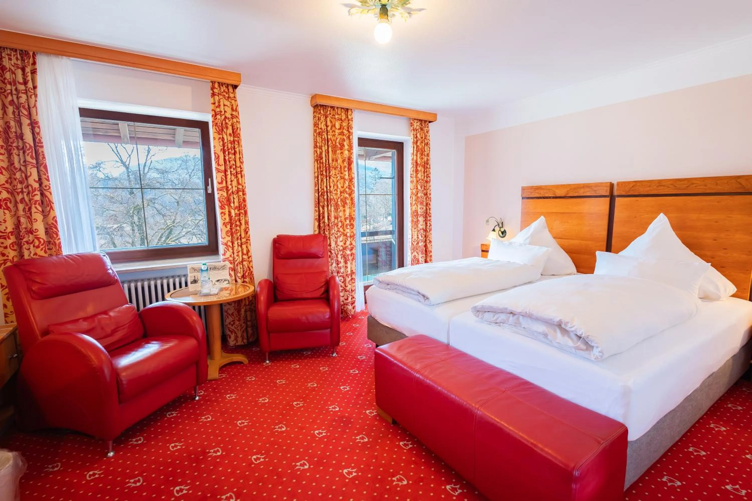 Photo of the whole room, Bed in Alpenhotel Kronprinz