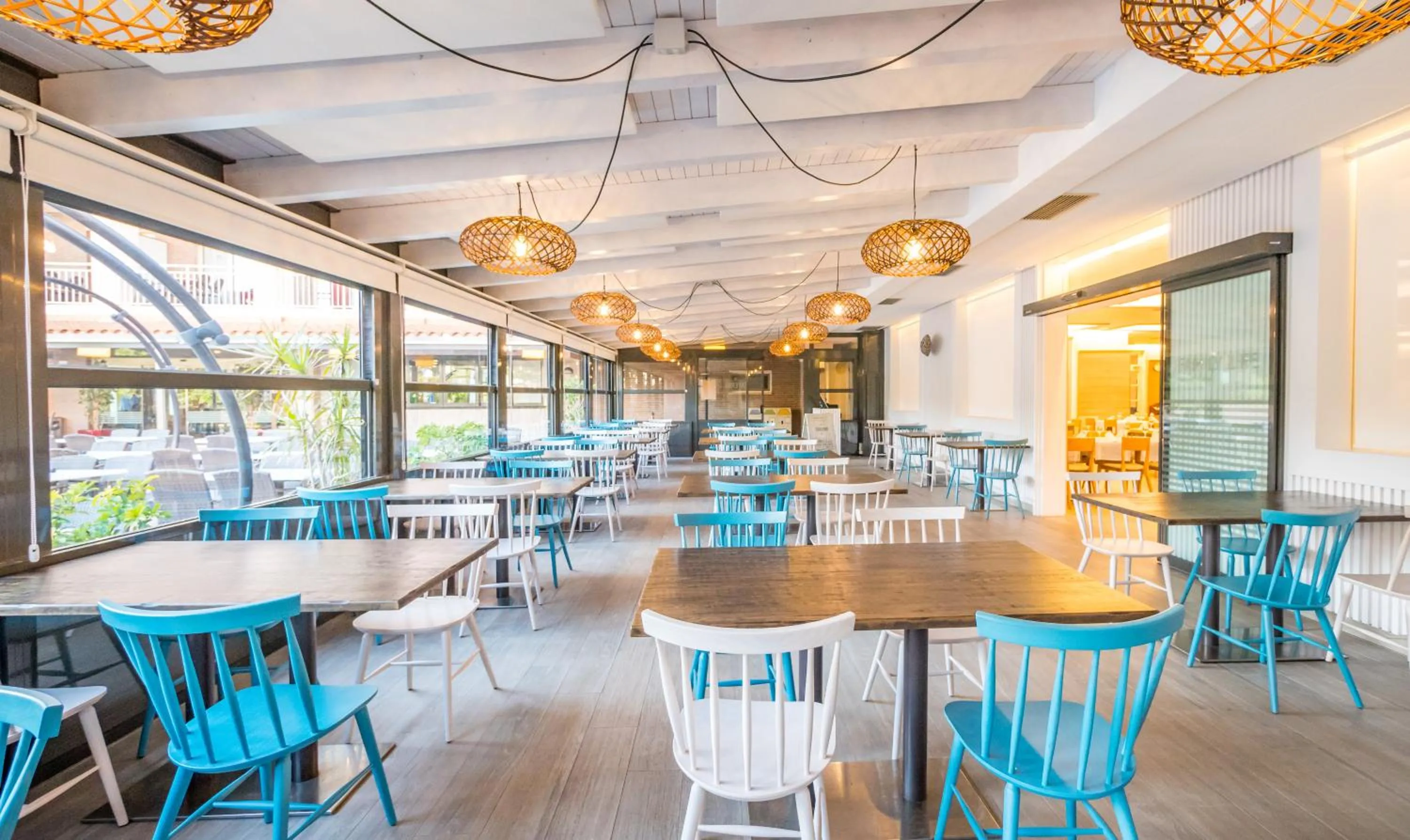 Restaurant/places to eat in Golden Avenida Family Suites 4*