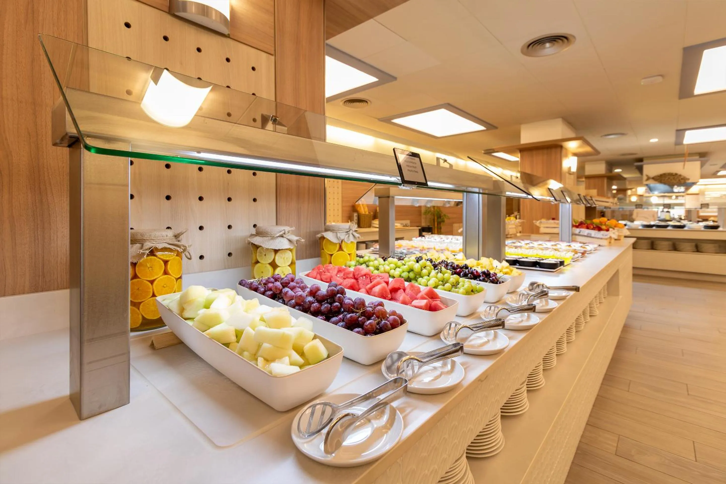 Restaurant/places to eat in Golden Avenida Family Suites 4*