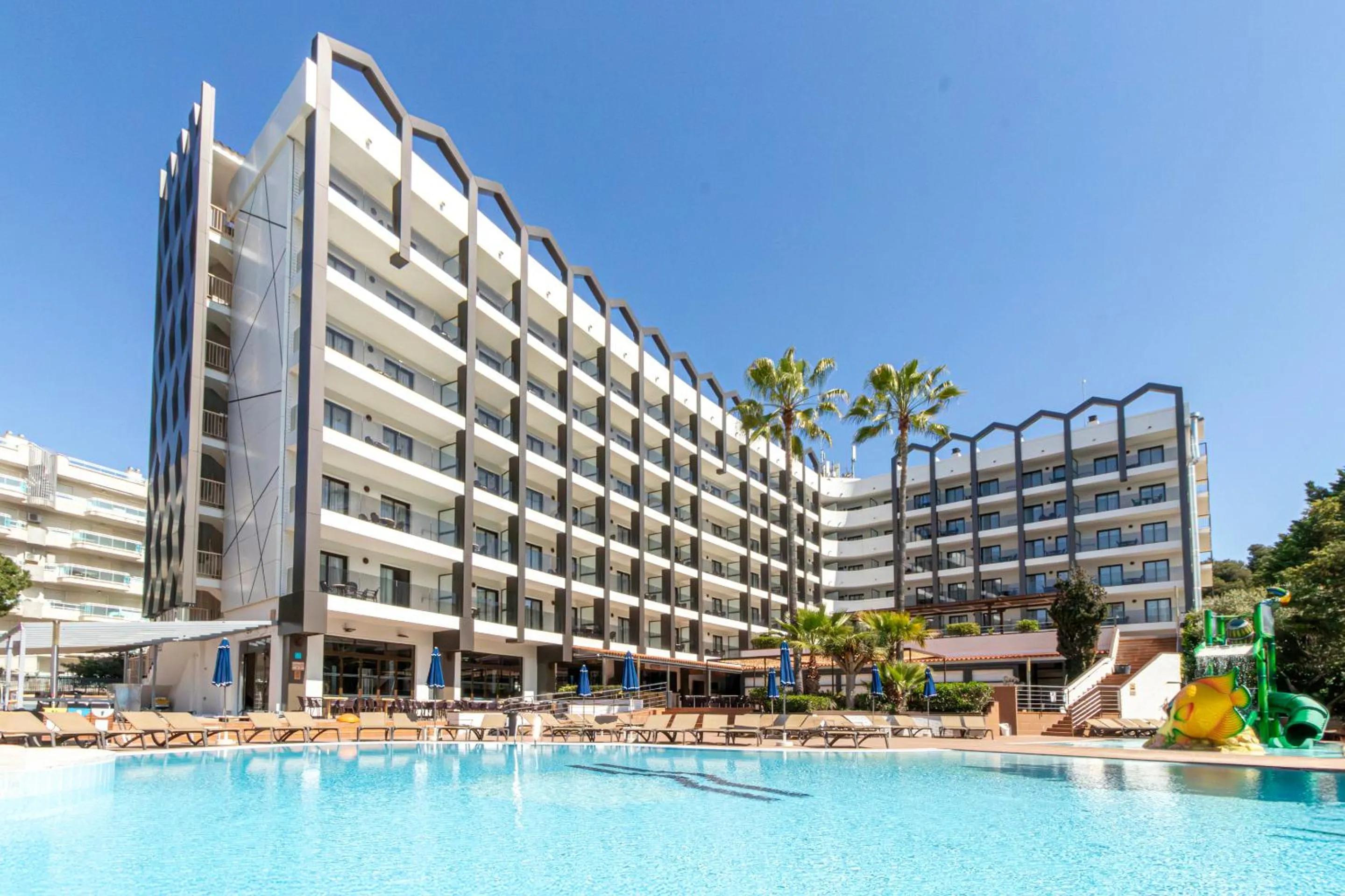 Property building in Golden Avenida Family Suites 4*