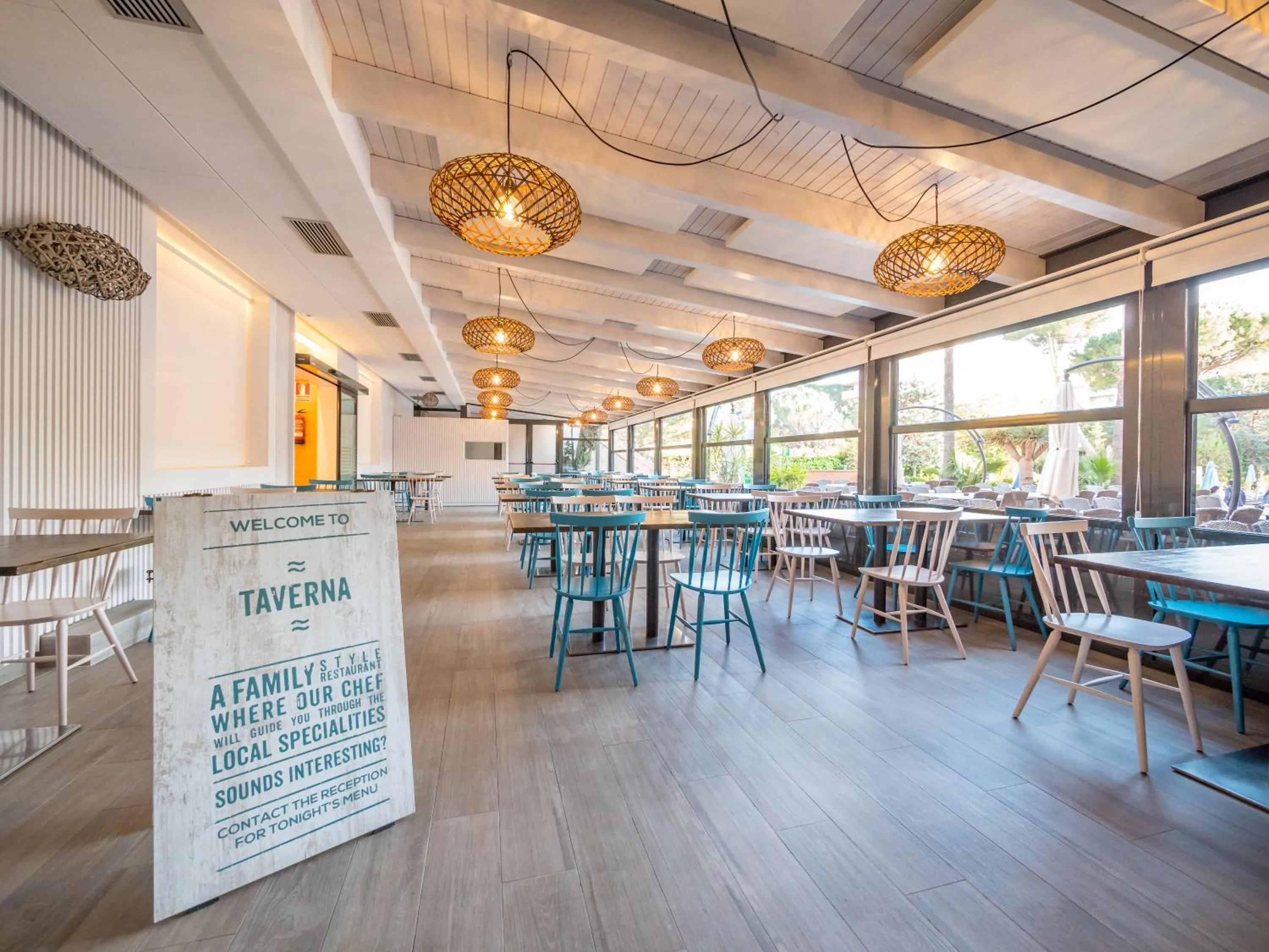 Restaurant/places to eat in Golden Avenida Family Suites 4*