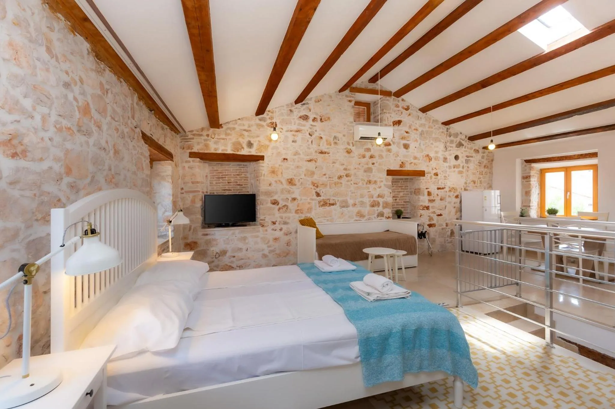 DeAmicis Studios by Irundo