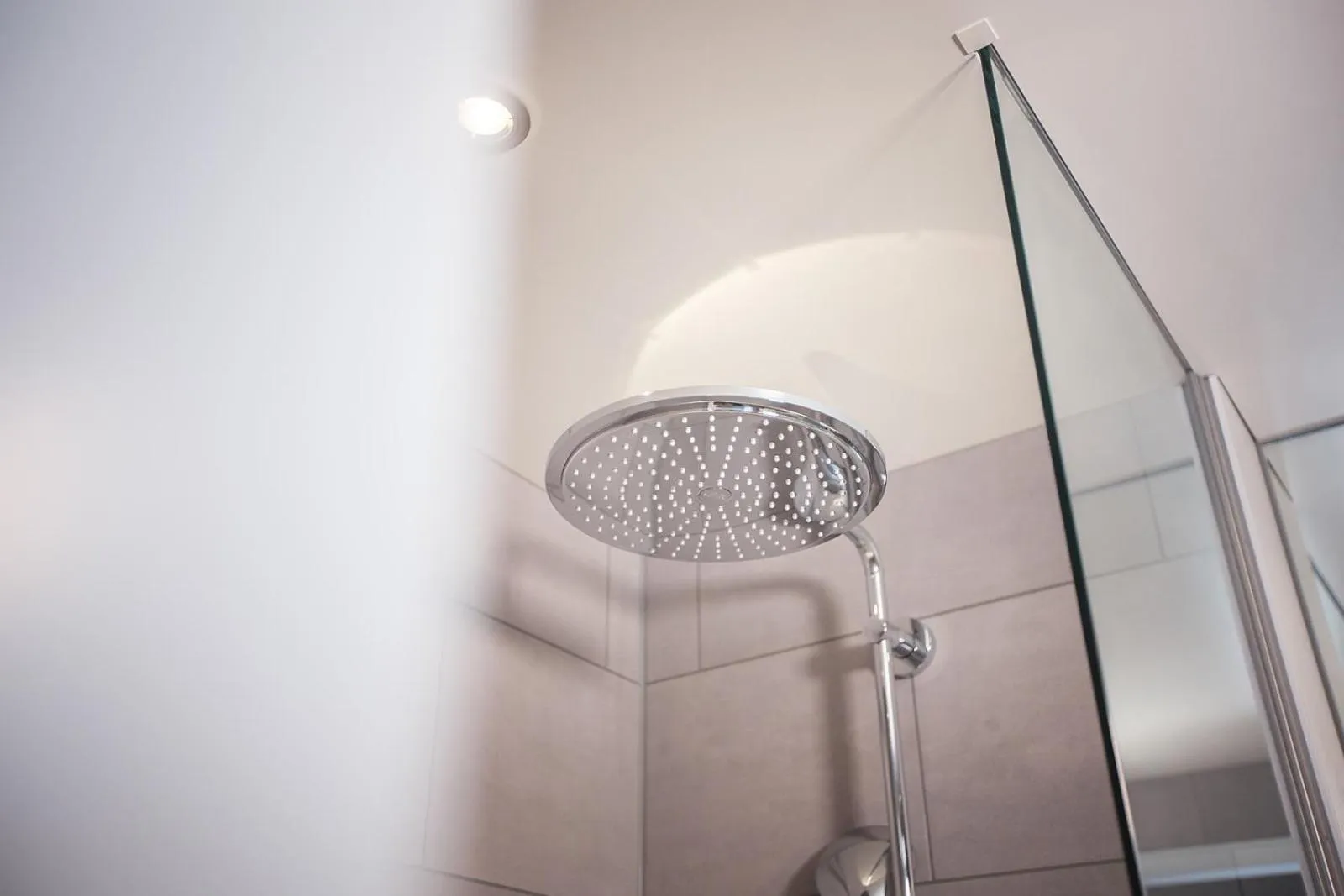 Shower in Holiday Inn - the niu, Kettle Stuttgart Vaihingen by IHG