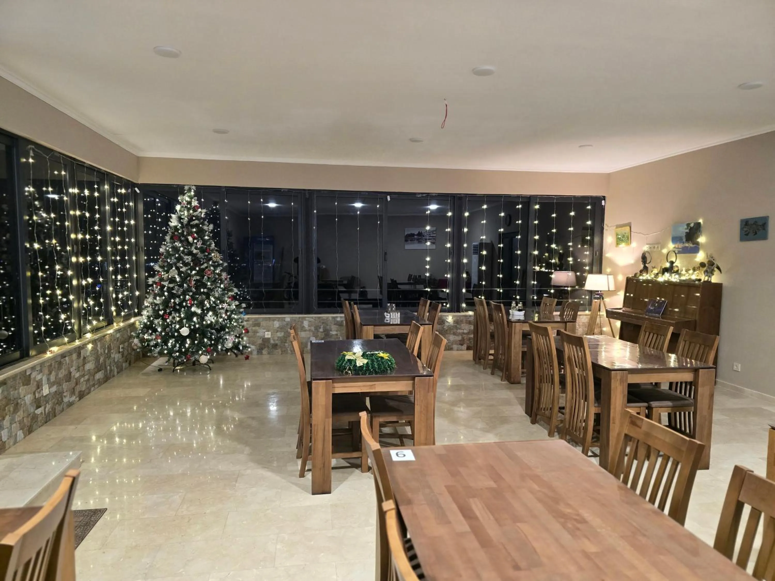 Restaurant/places to eat in Green Cape Tower