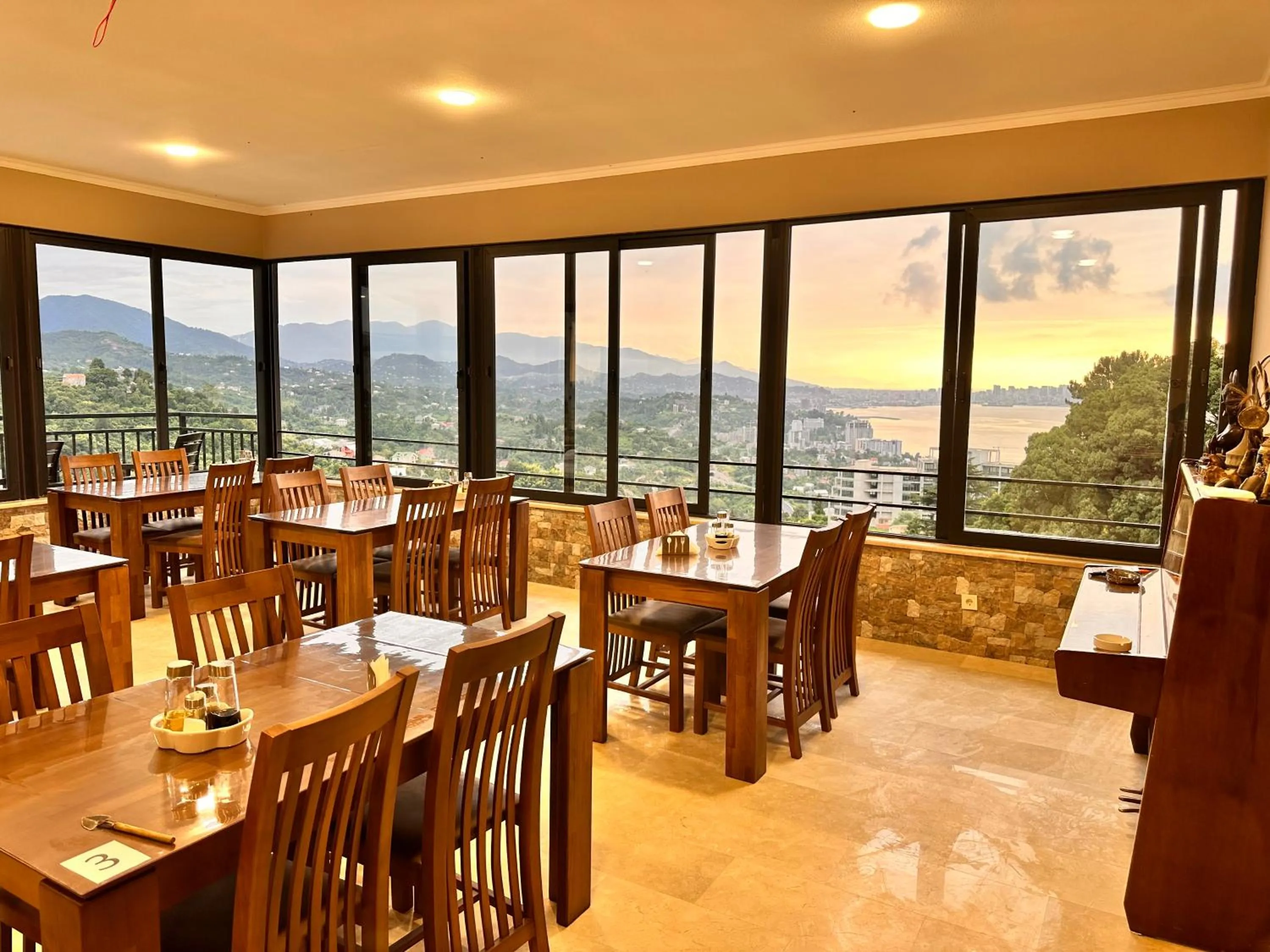 Restaurant/places to eat in Green Cape Tower