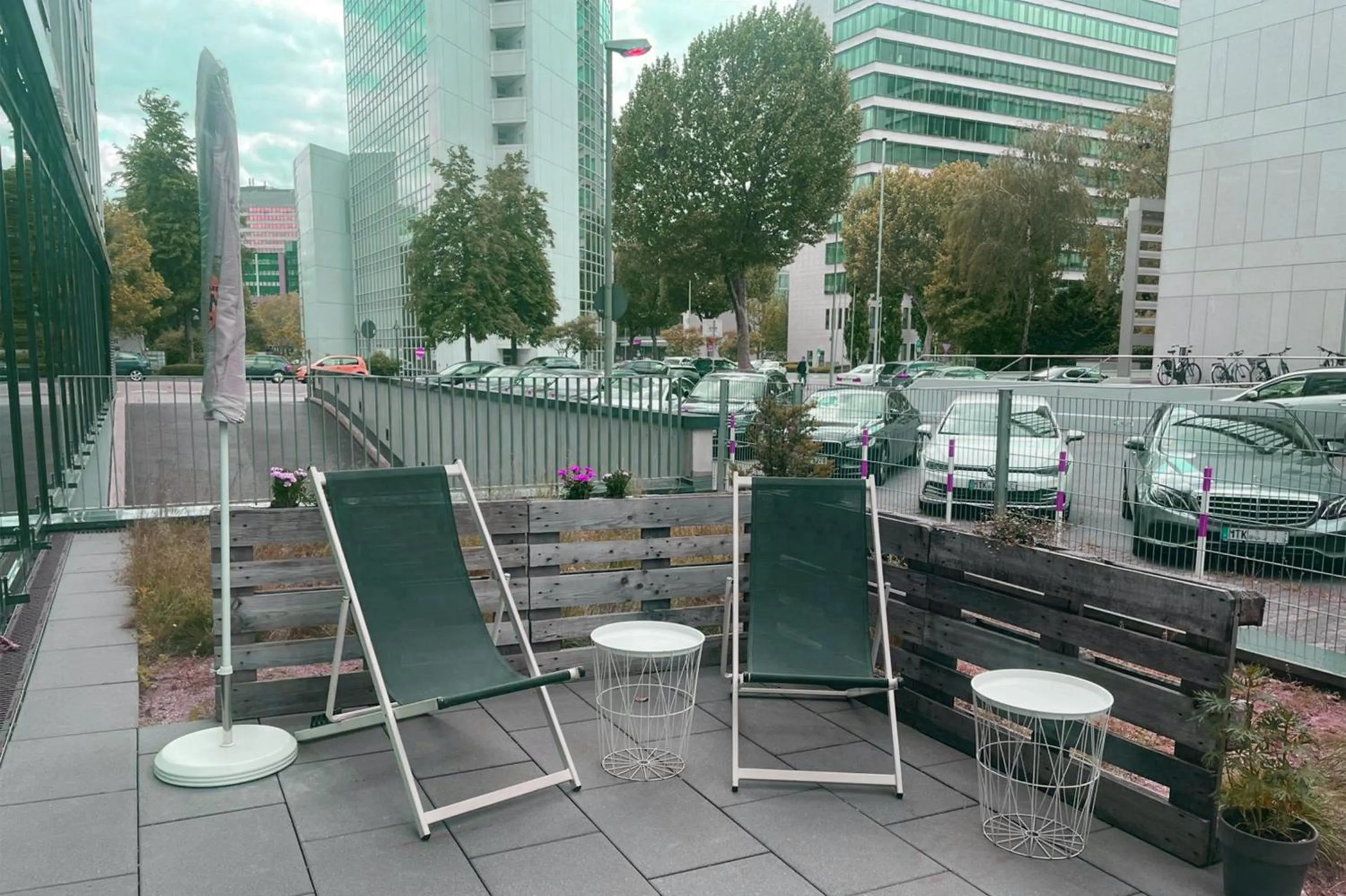 Lounge or bar in Holiday Inn - the niu, Belt Frankfurt Eschborn by IHG