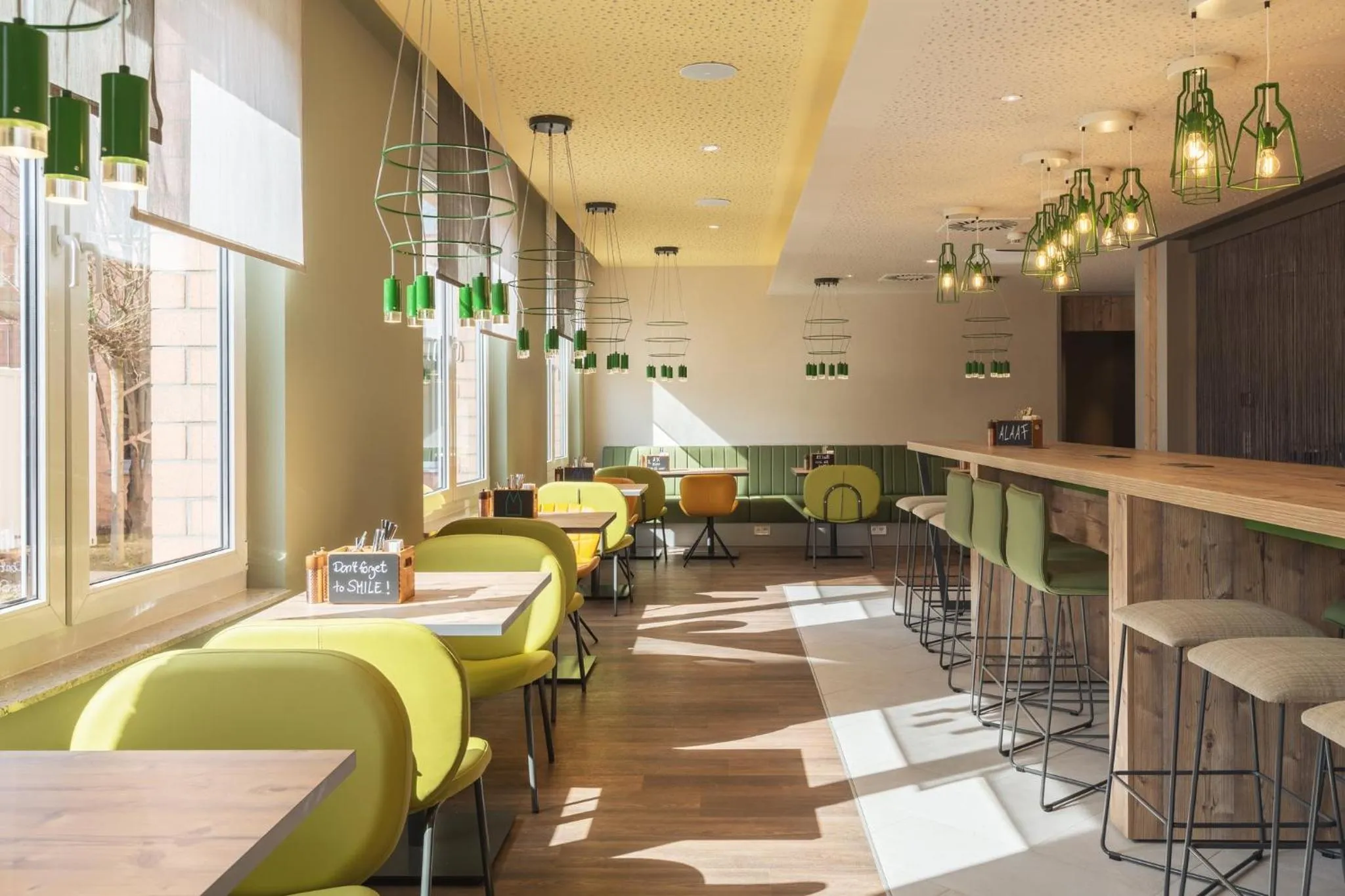 Restaurant/places to eat in Holiday Inn - the niu, Mill Cologne Mülheim by IHG