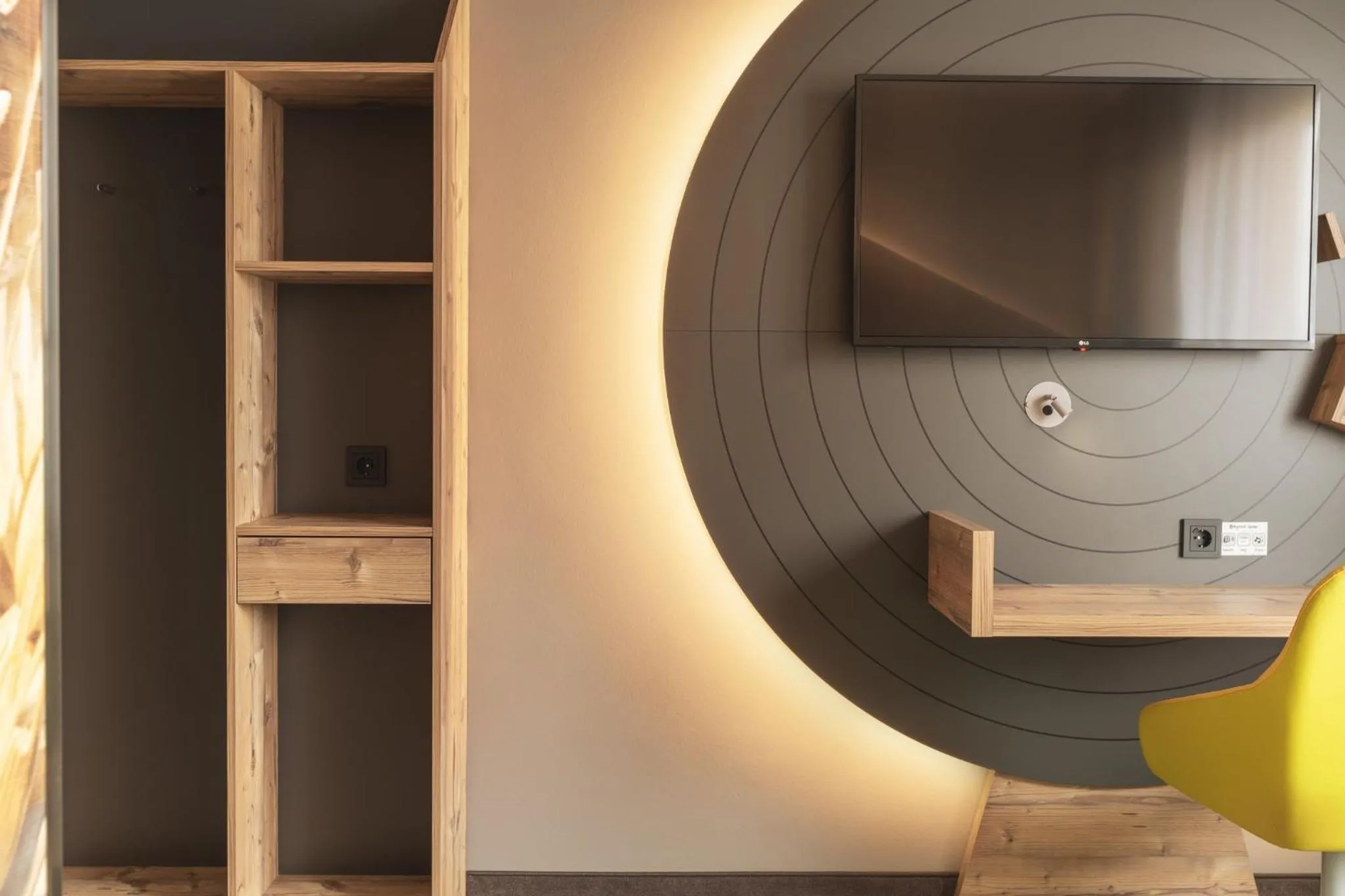 Photo of the whole room in Holiday Inn - the niu, Mill Cologne Mülheim by IHG