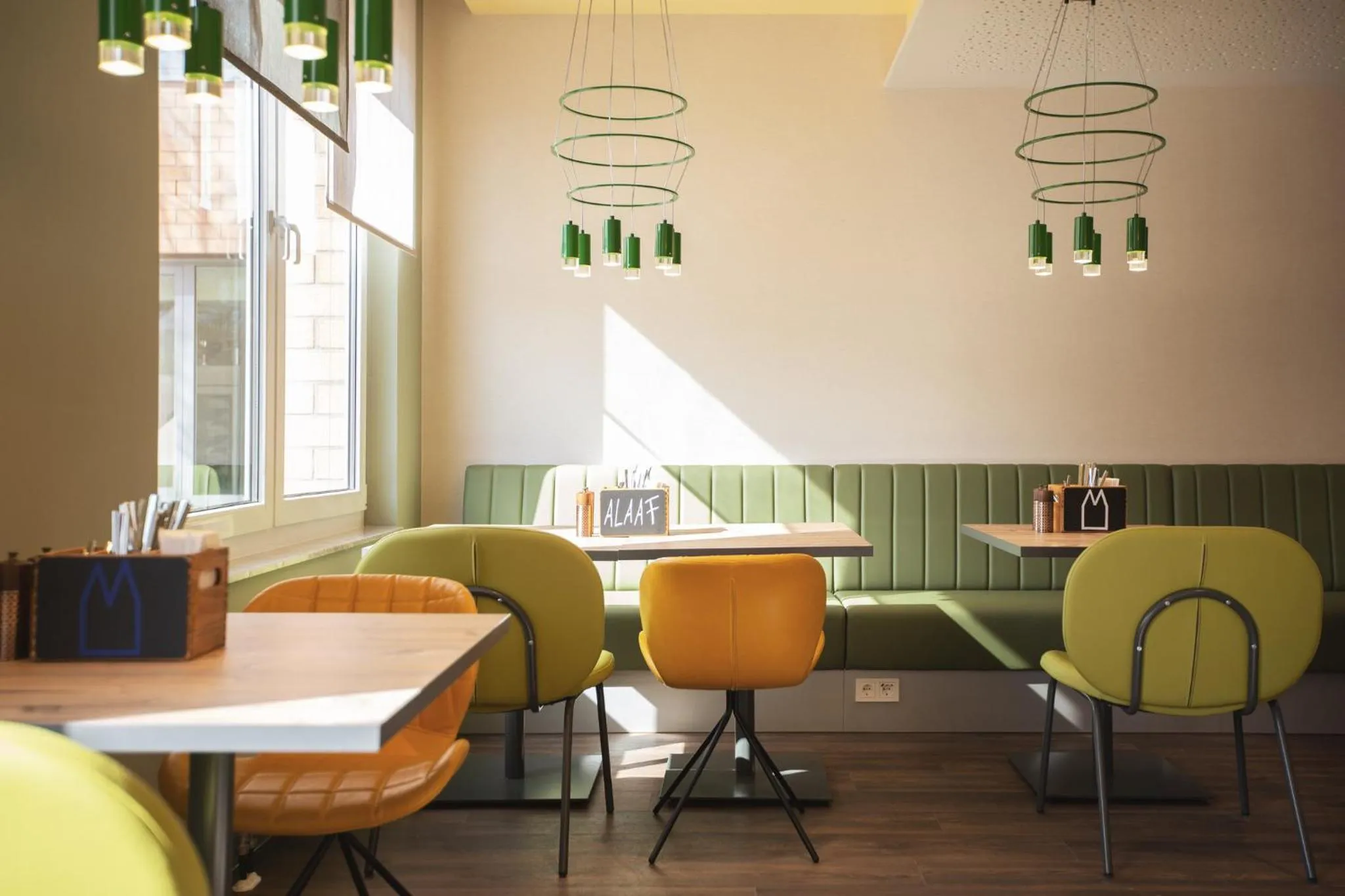 Restaurant/places to eat in Holiday Inn - the niu, Mill Cologne Mülheim by IHG