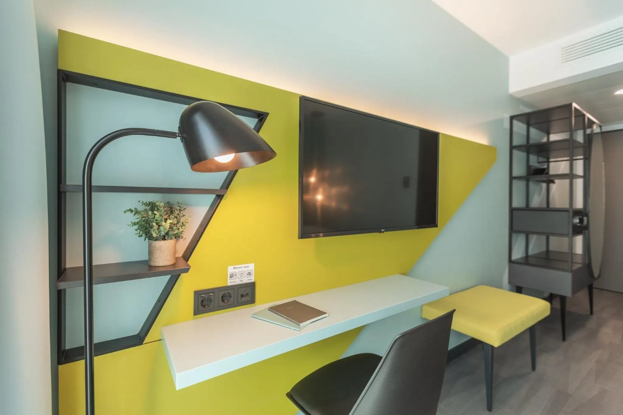 Photo of the whole room in Holiday Inn - the niu, Seven Dusseldorf Ost by IHG