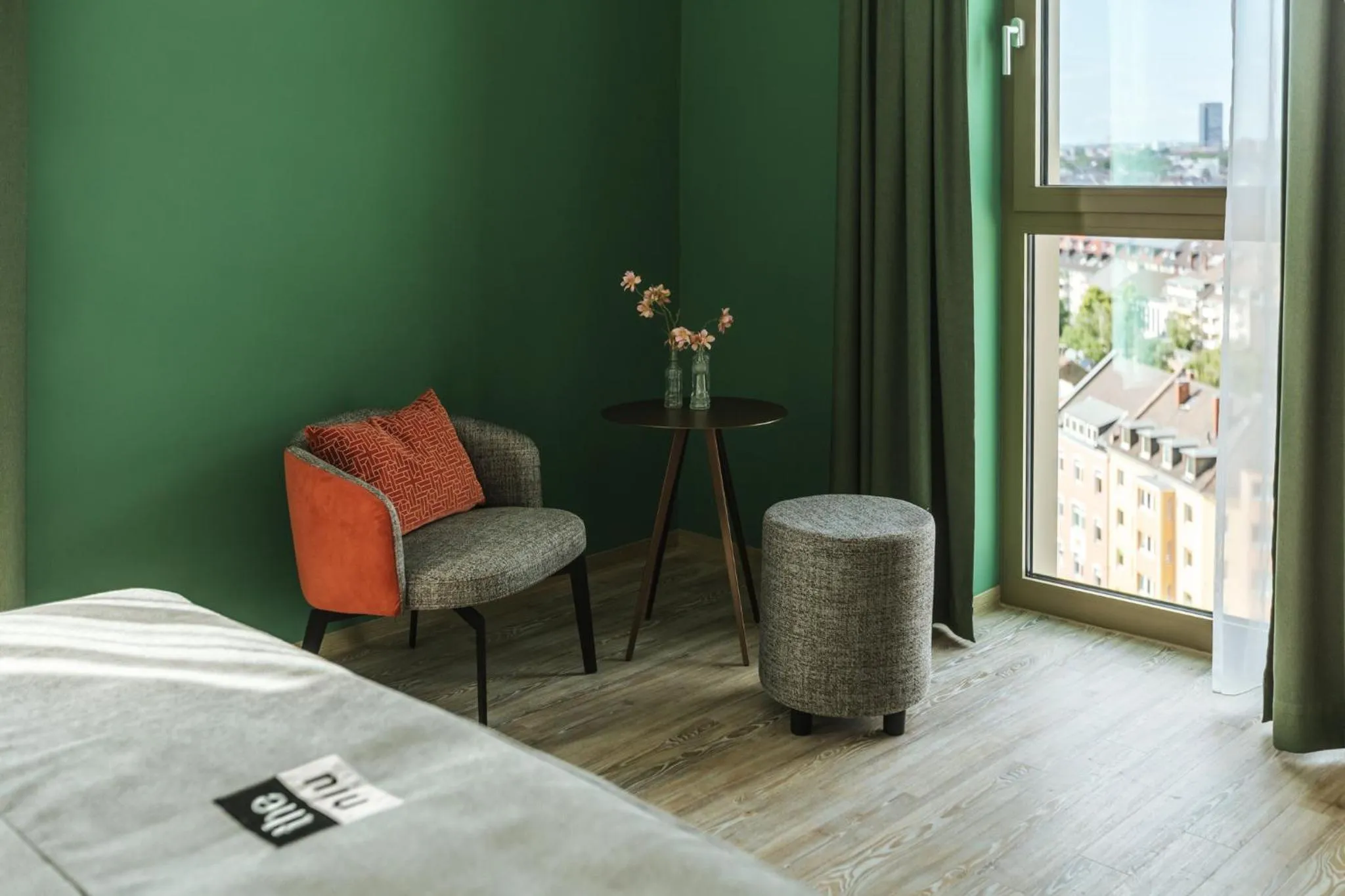 Photo of the whole room, Bed in Holiday Inn - the niu Tab Dusseldorf Main Station by IHG