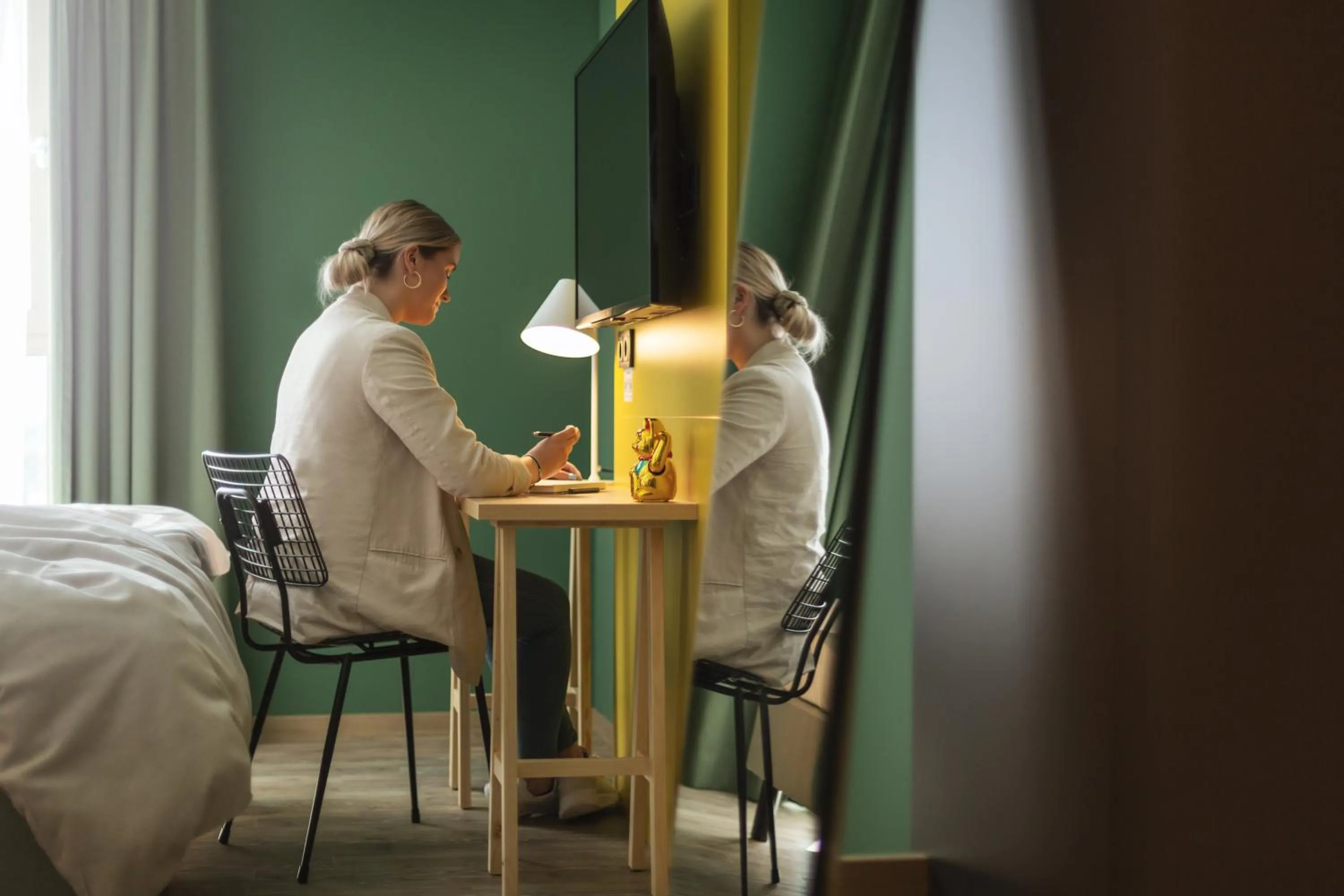 TV and multimedia in Holiday Inn - the niu Tab Dusseldorf Main Station by IHG