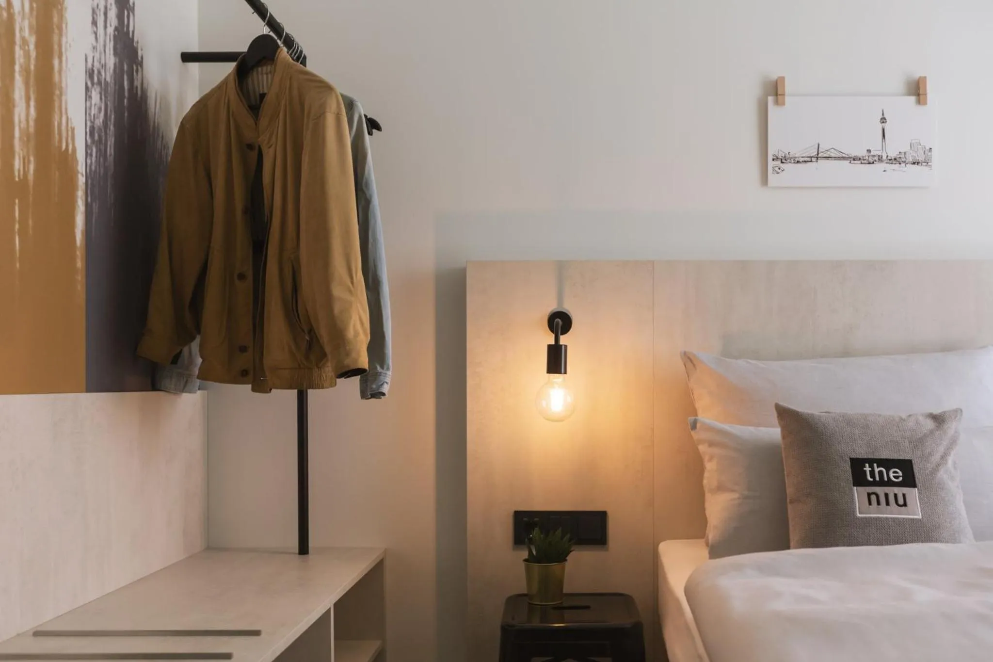 Photo of the whole room, Bed in Holiday Inn - the niu Tab Dusseldorf Main Station by IHG