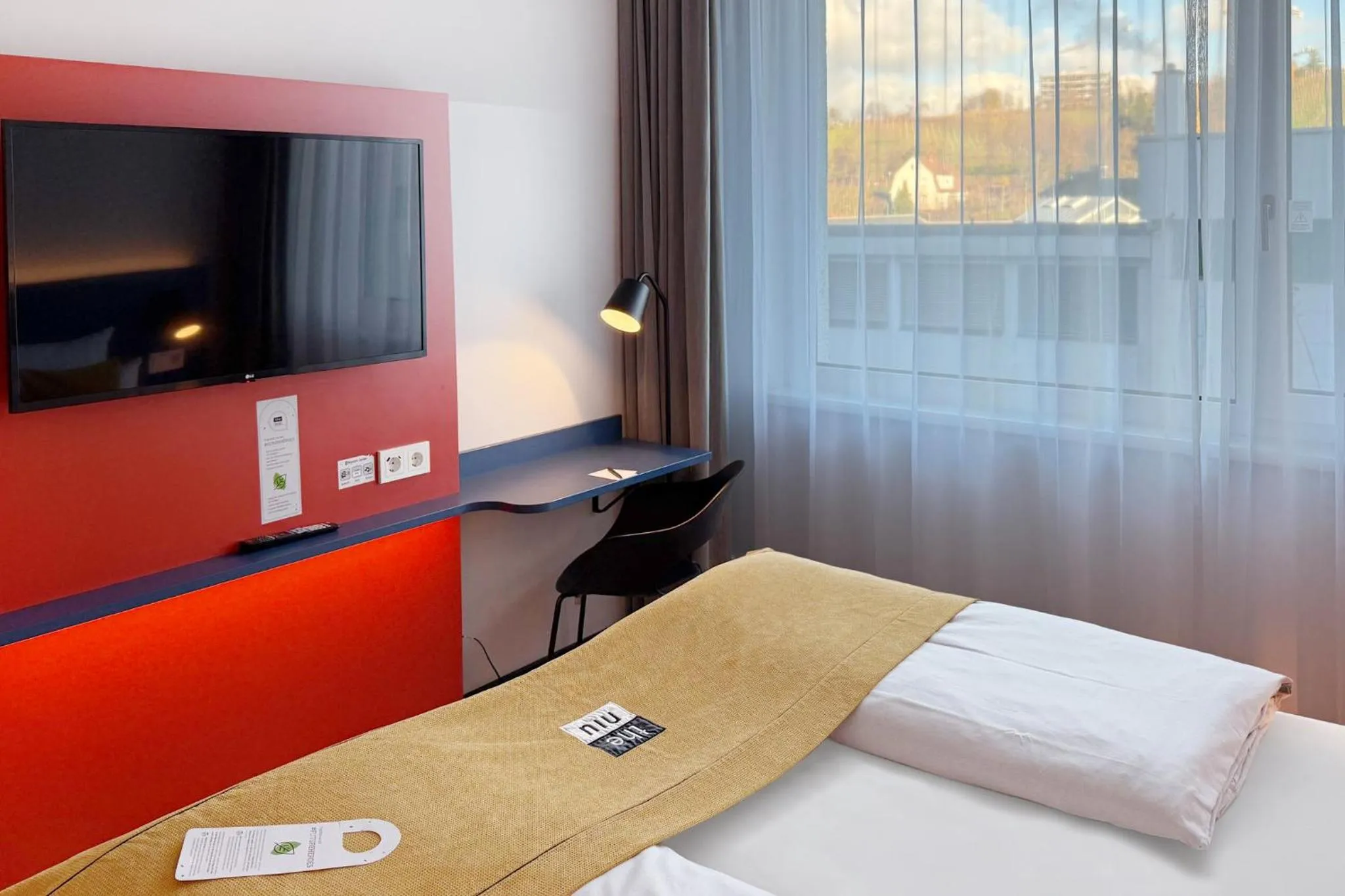 Photo of the whole room, Bed in Holiday Inn - the niu, Form Stuttgart Feuerbach by IHG