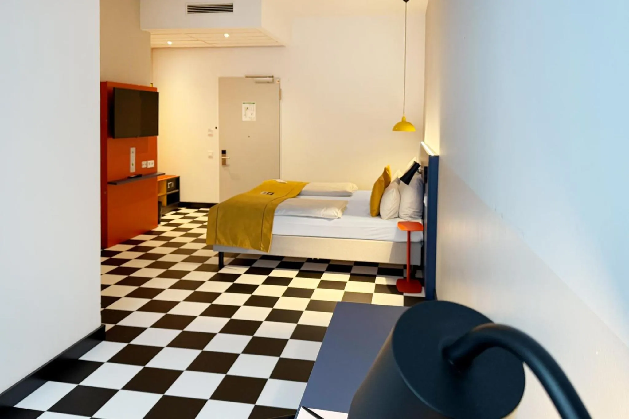 Photo of the whole room, Bed in Holiday Inn - the niu, Form Stuttgart Feuerbach by IHG