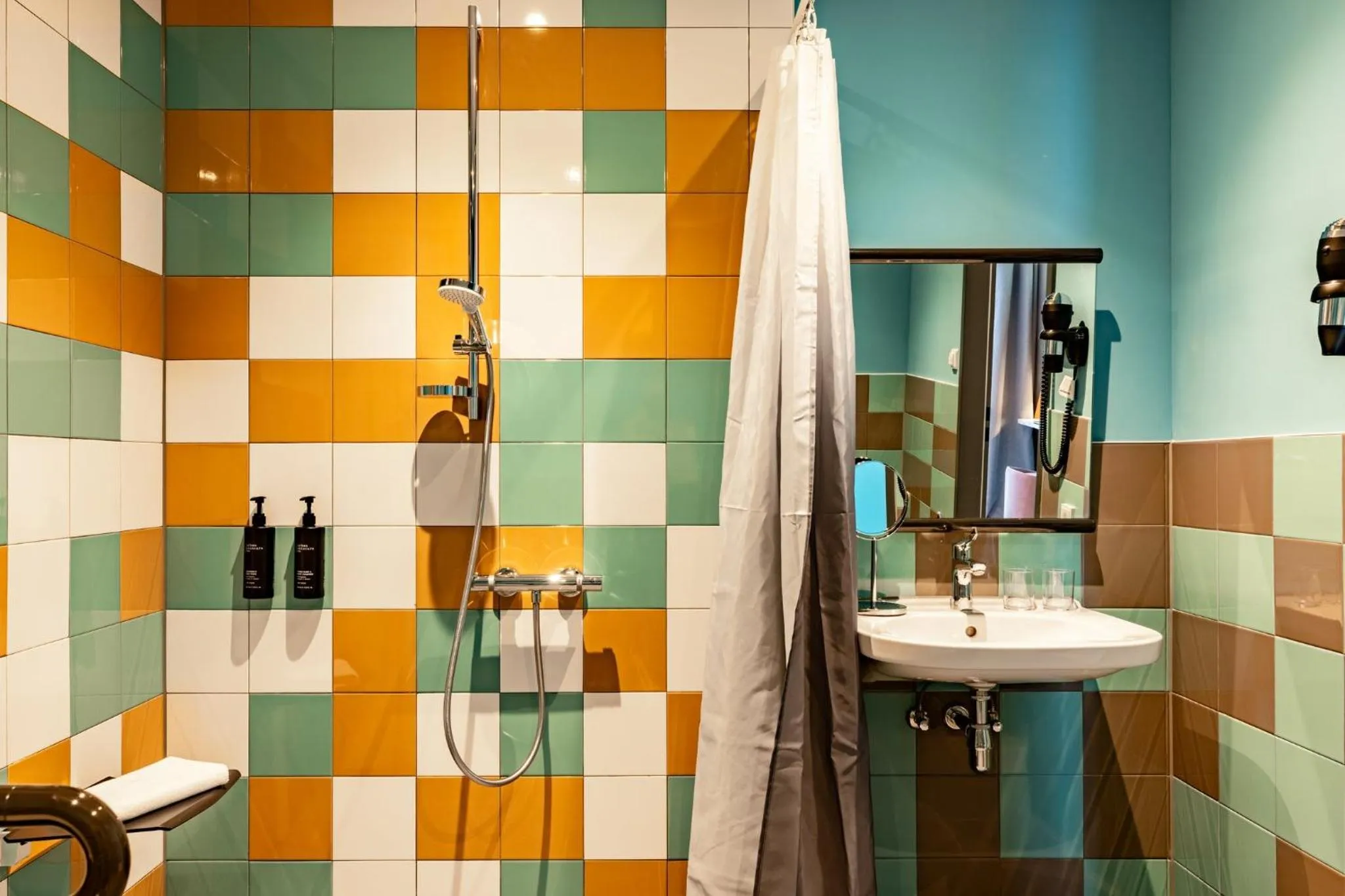 Bathroom in Holiday Inn - the niu, Pax Berlin Airport by IHG