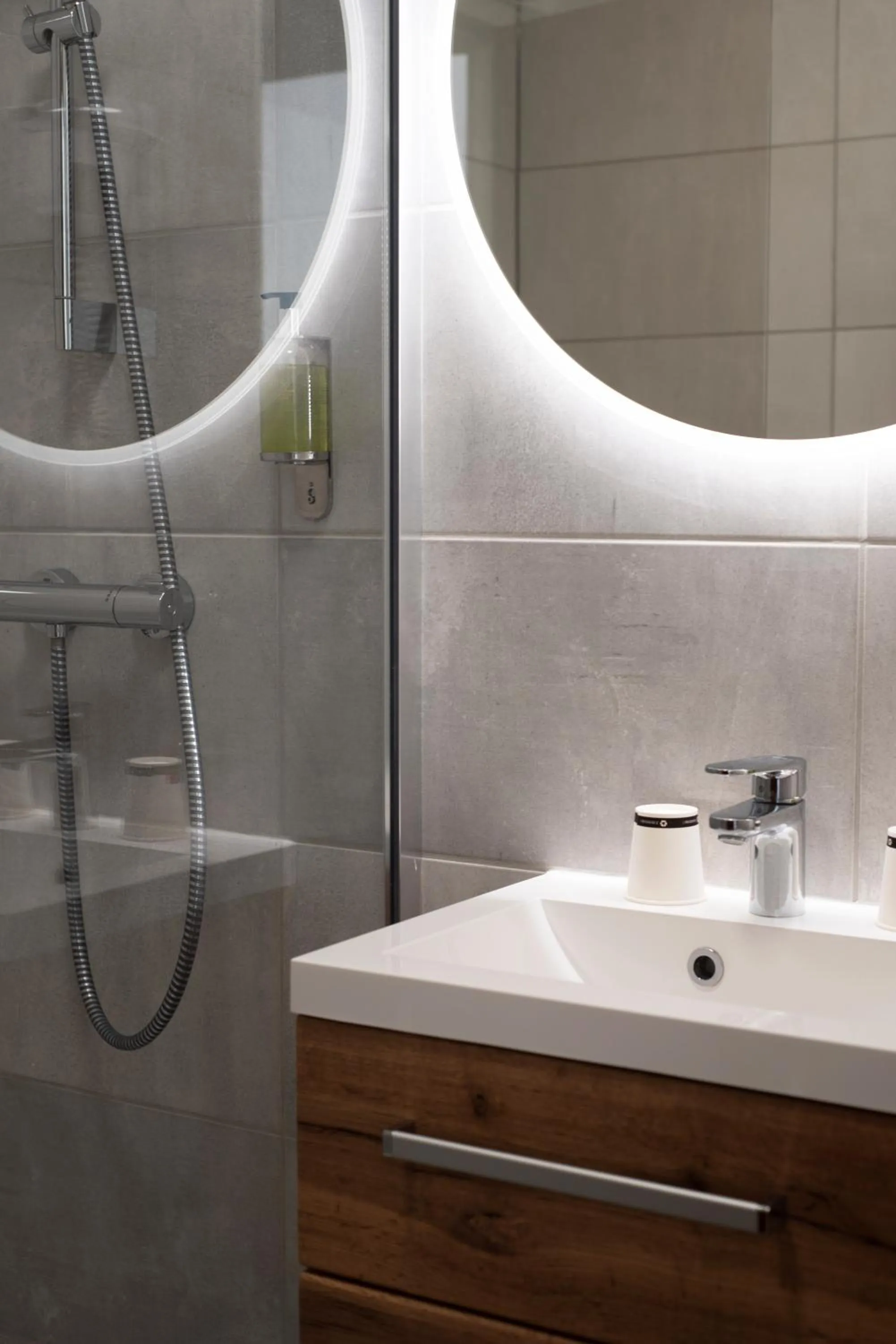 Shower in Hotel Lou Granva