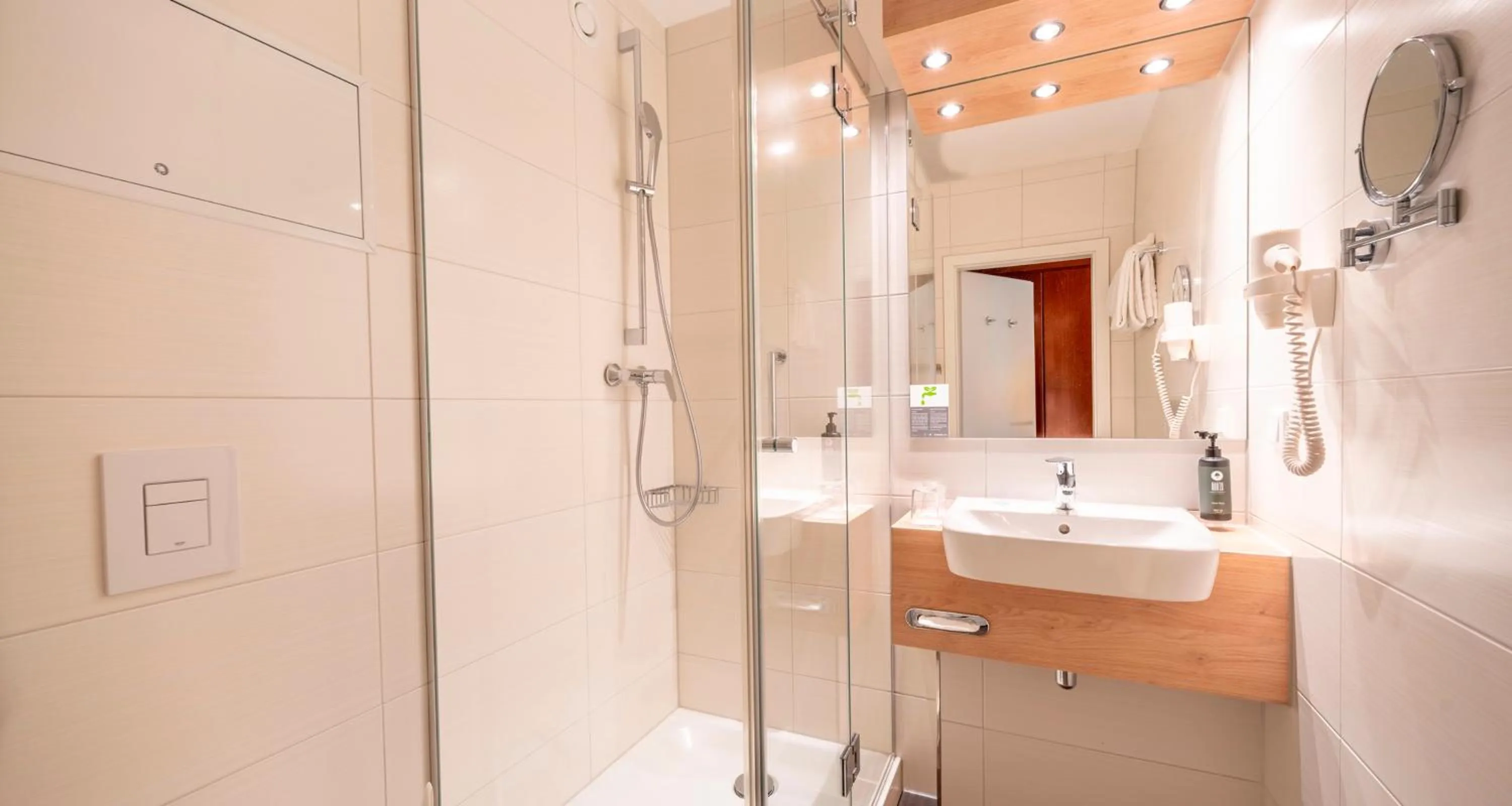 Bathroom in PLAZA INN Goslar