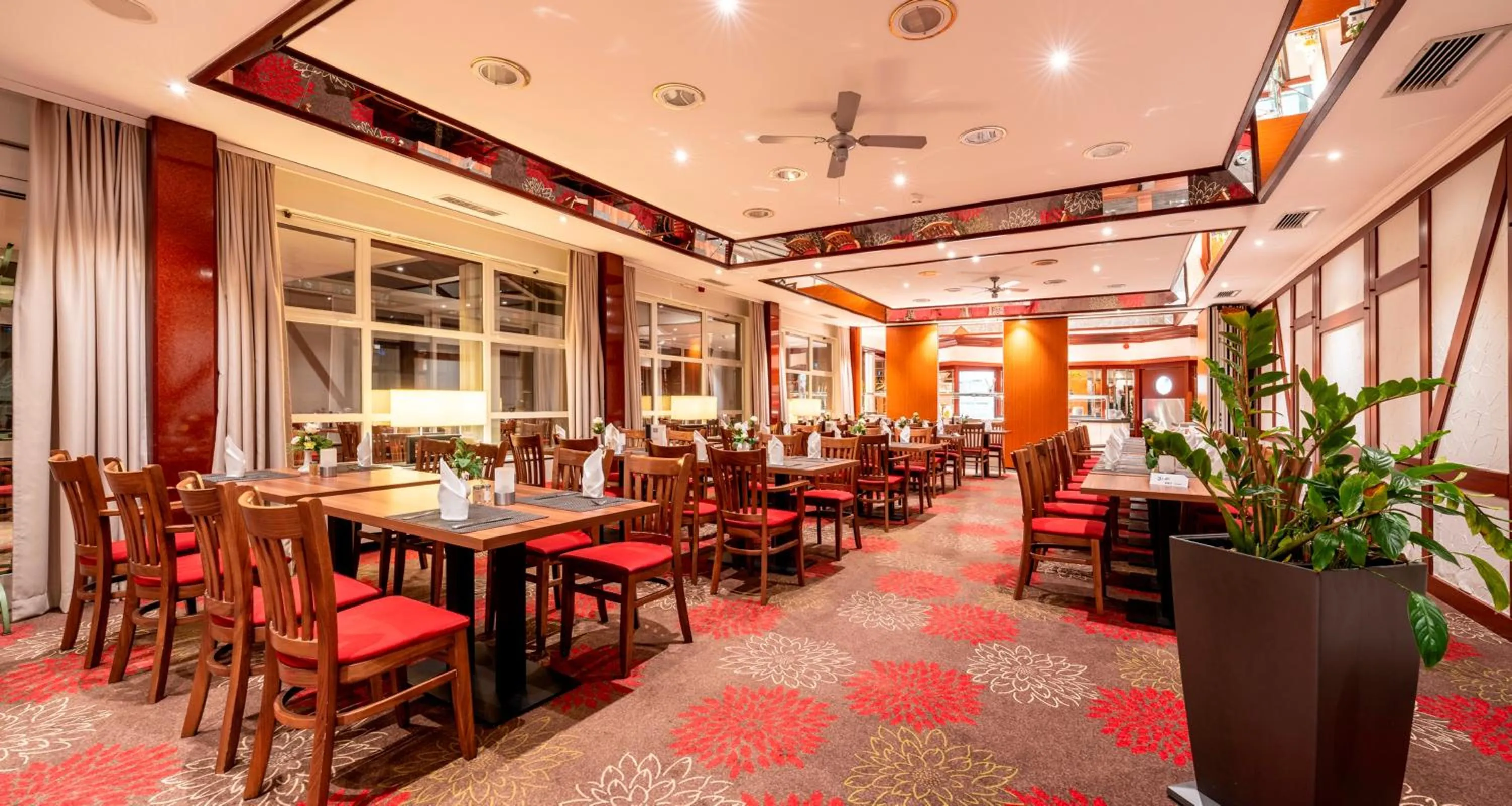 Restaurant/places to eat in PLAZA INN Goslar