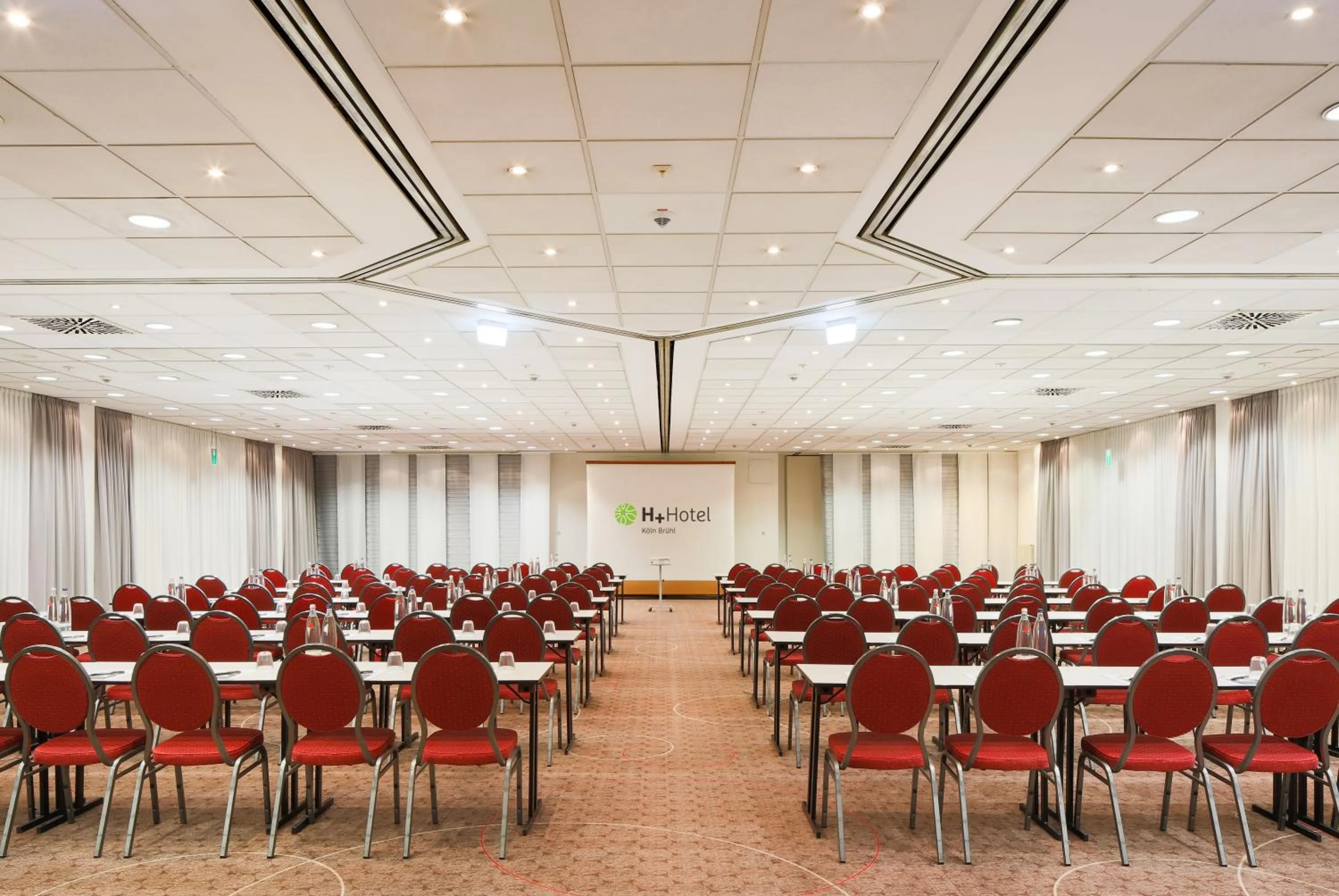 Meeting/conference room in H+ Hotel Köln Brühl