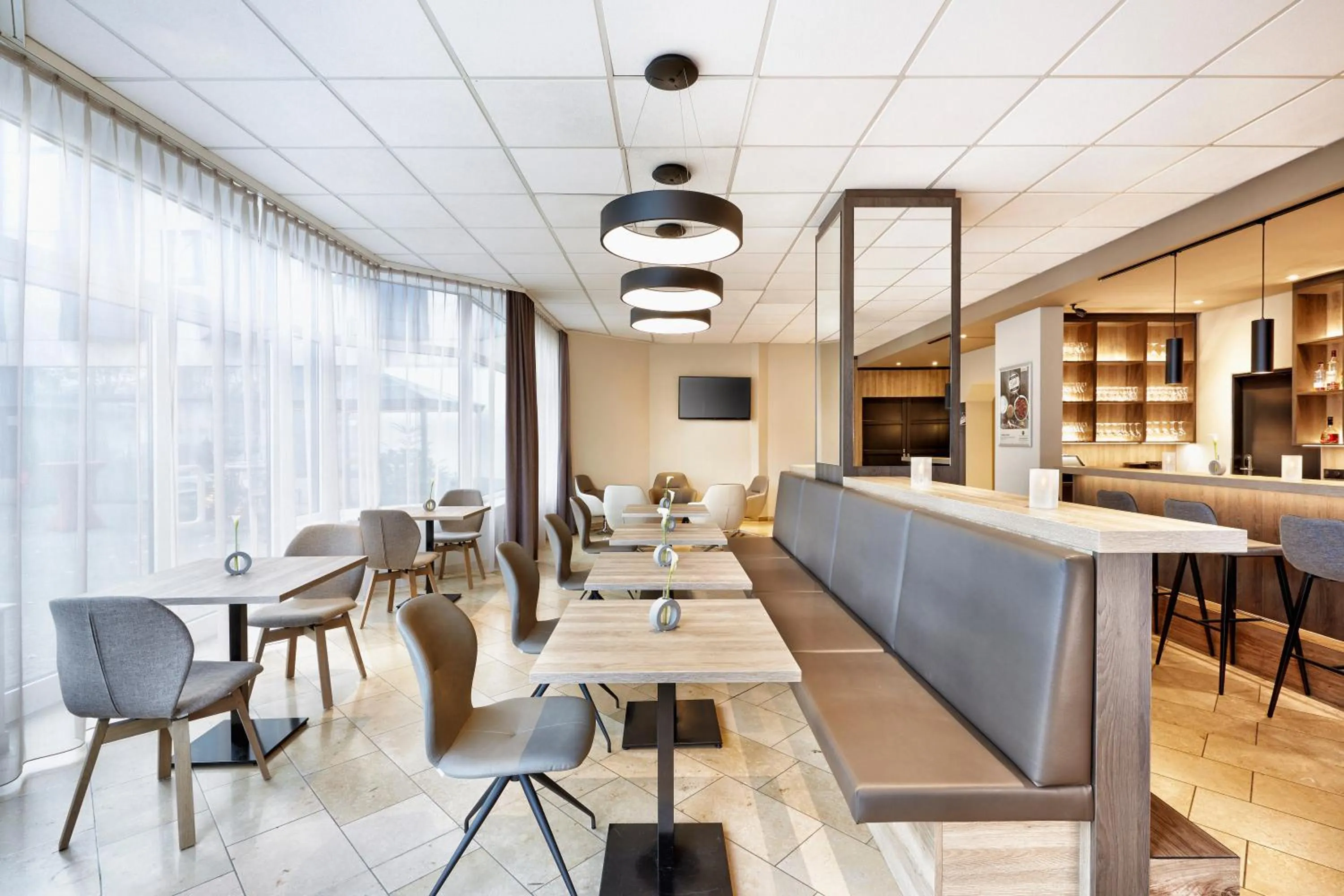 Restaurant/places to eat in H+ Hotel Köln Brühl