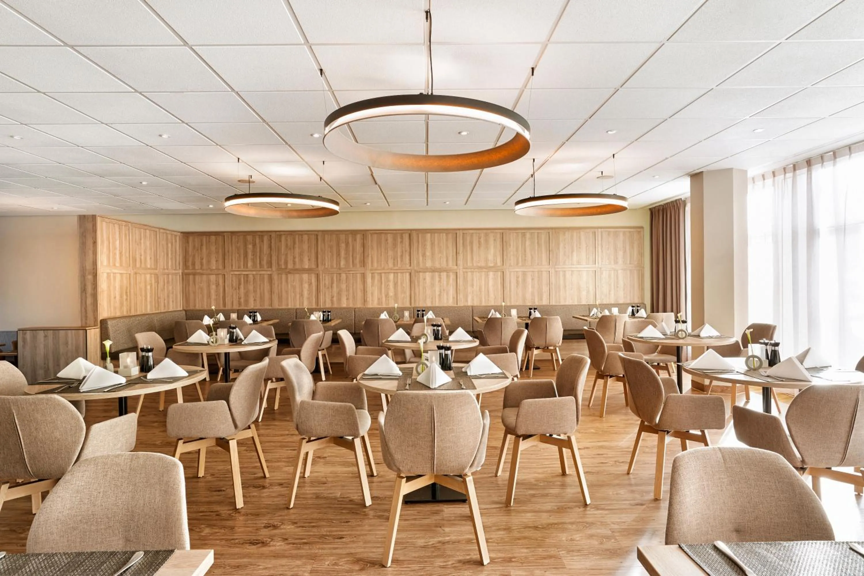 Restaurant/places to eat in H+ Hotel Köln Brühl