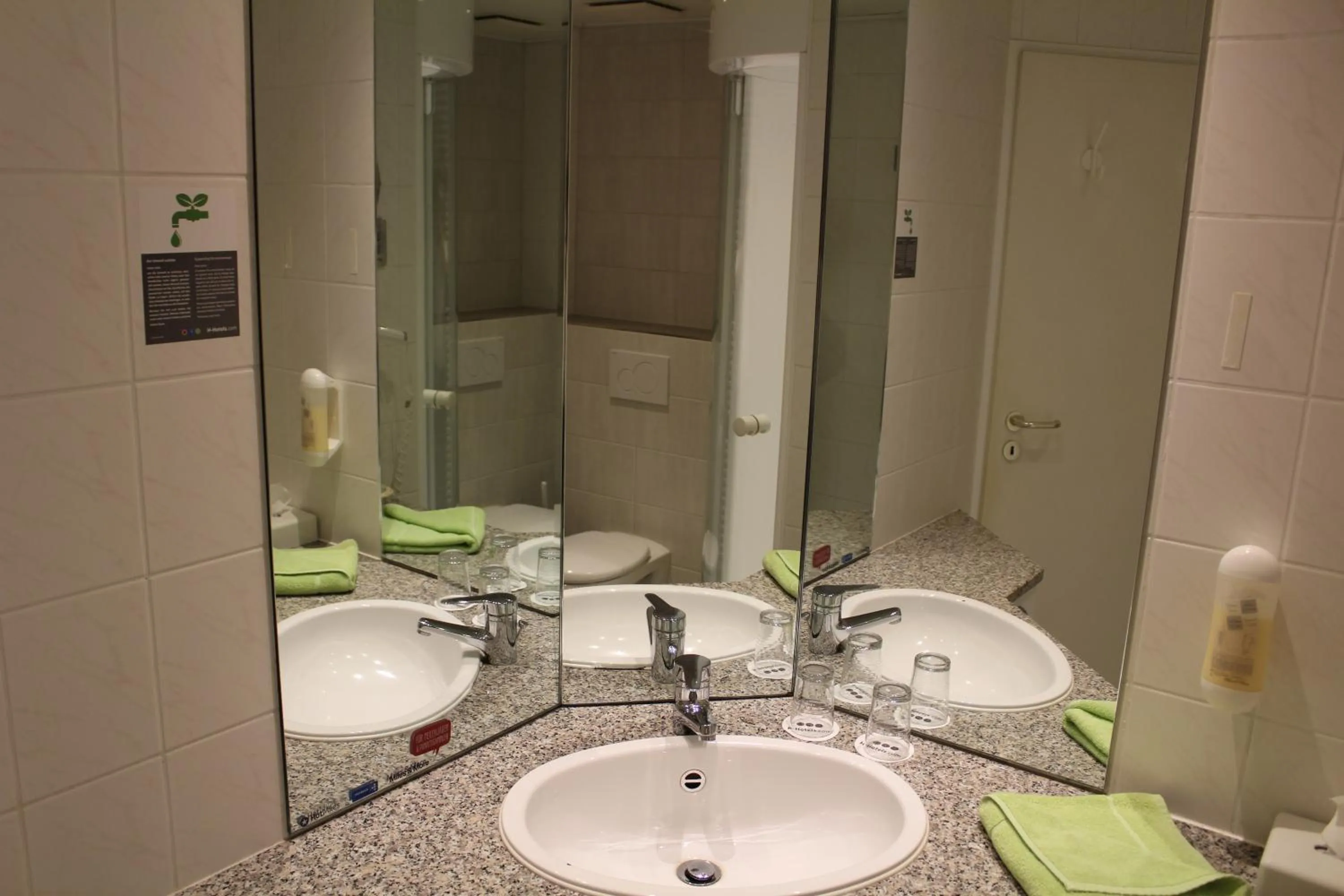 Bathroom in H+ Hotel Erfurt