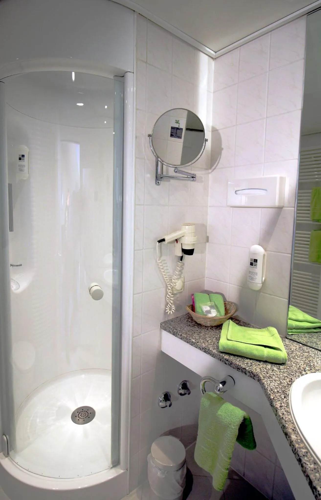 Bathroom in H+ Hotel Erfurt