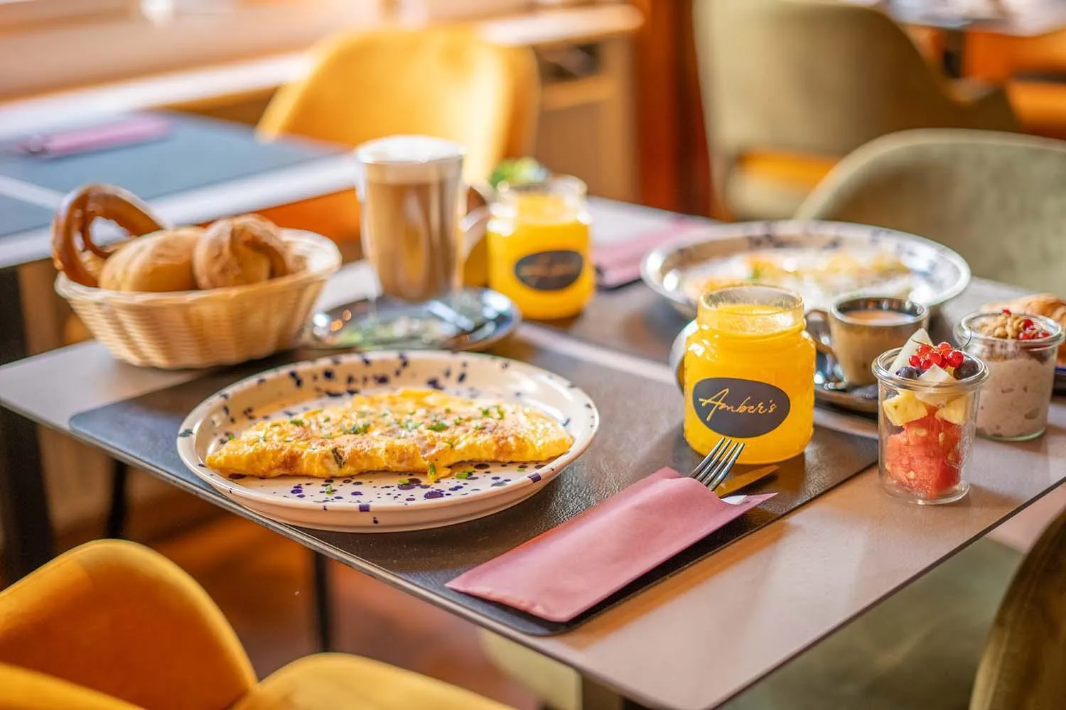 Restaurant/places to eat in Bernstein Hotel Villa Kastania