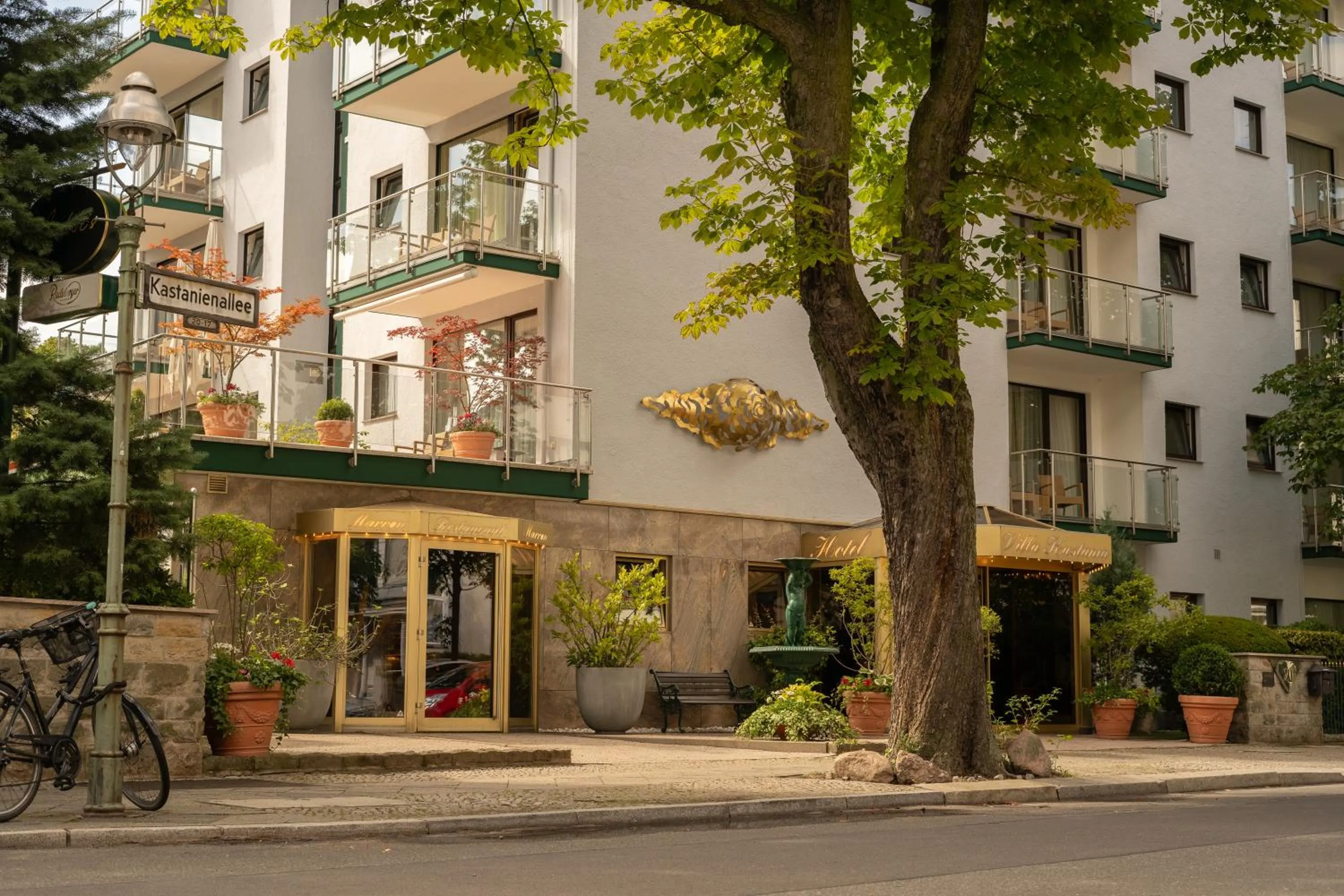 Property building in Bernstein Hotel Villa Kastania