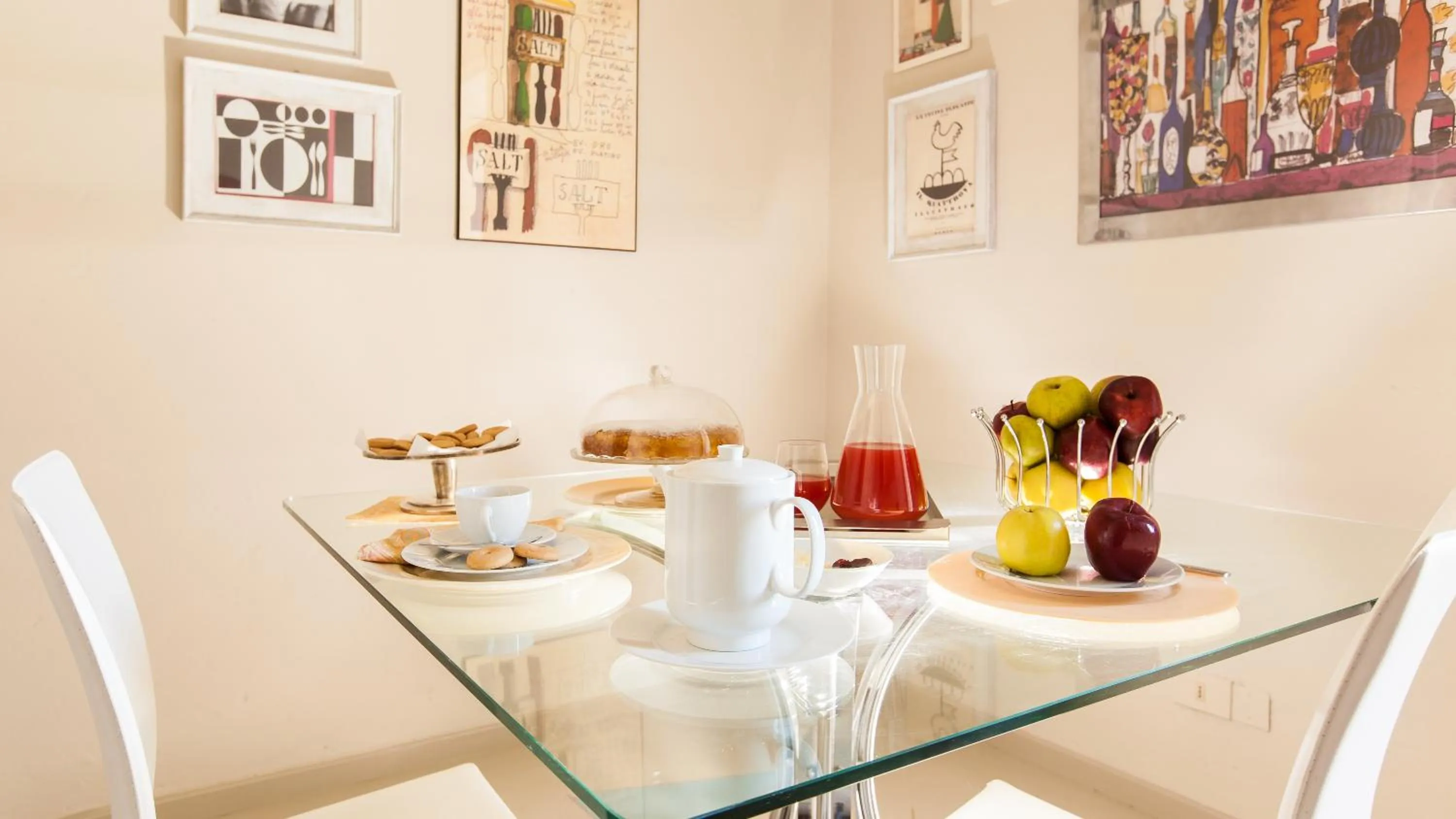 Communal lounge/ TV room in La Terrazza