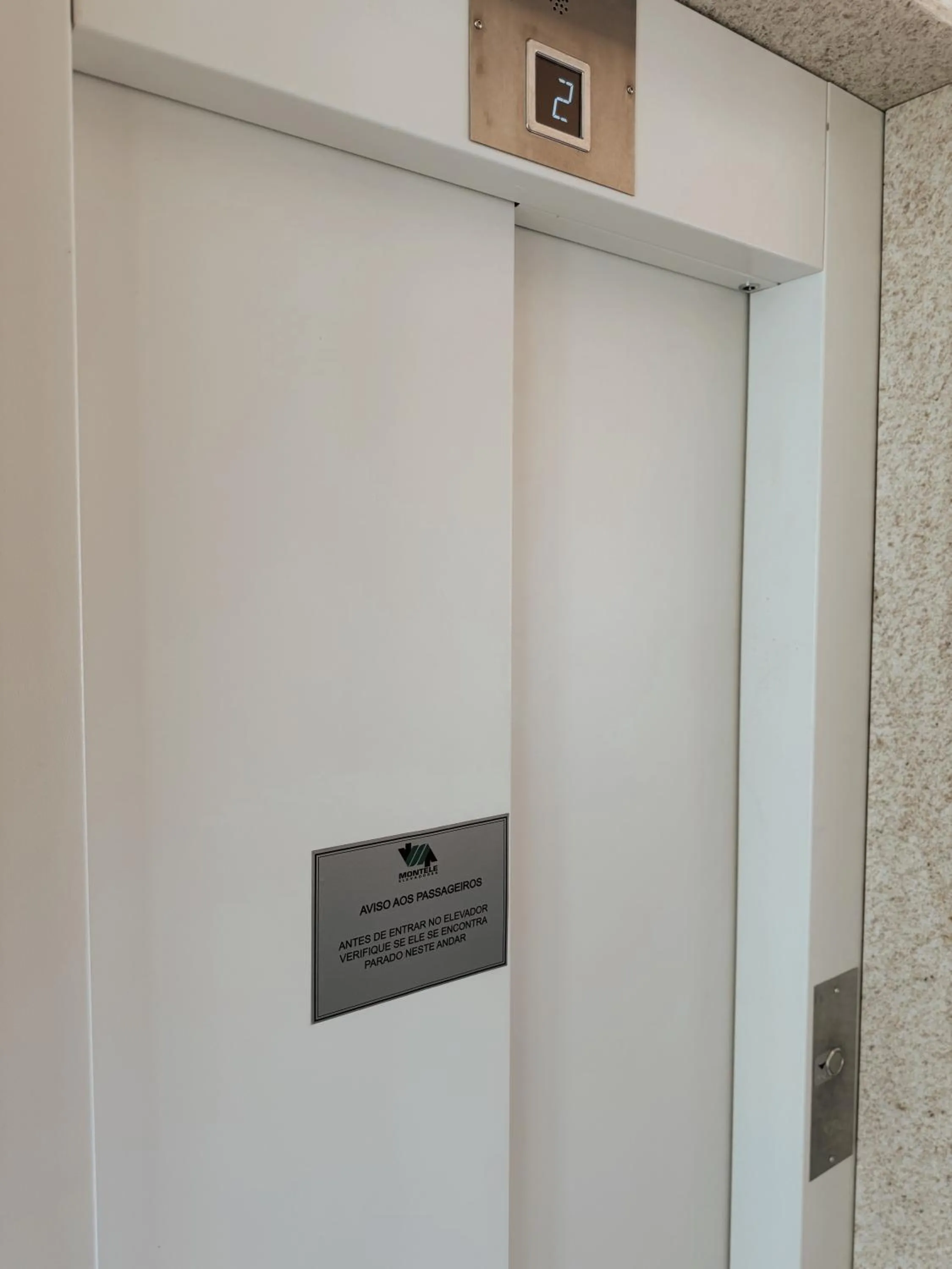 elevator in Hotel Pousada Arcádia Mineira