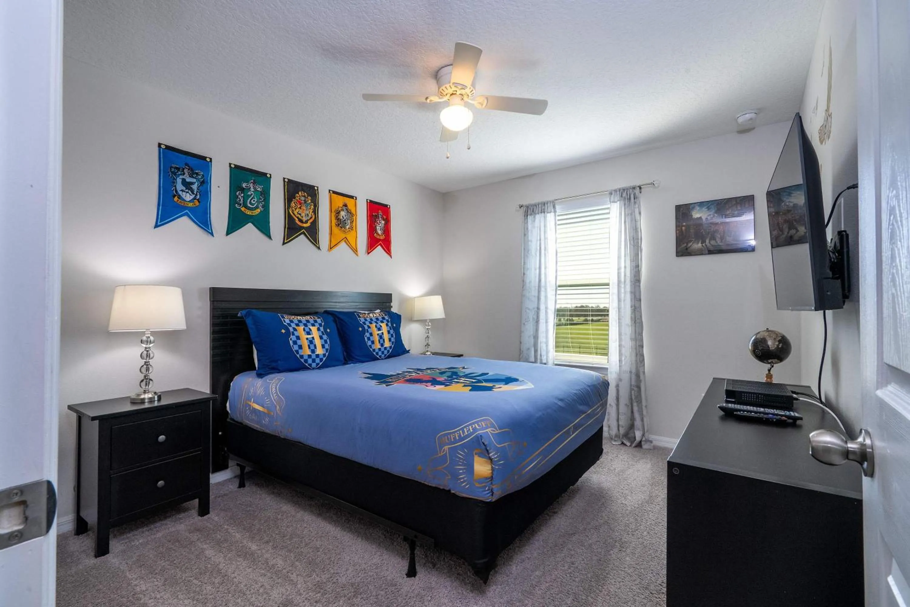 Bed in Family Friendly Four Bedroom w/ Pool @SolaraResort 1517