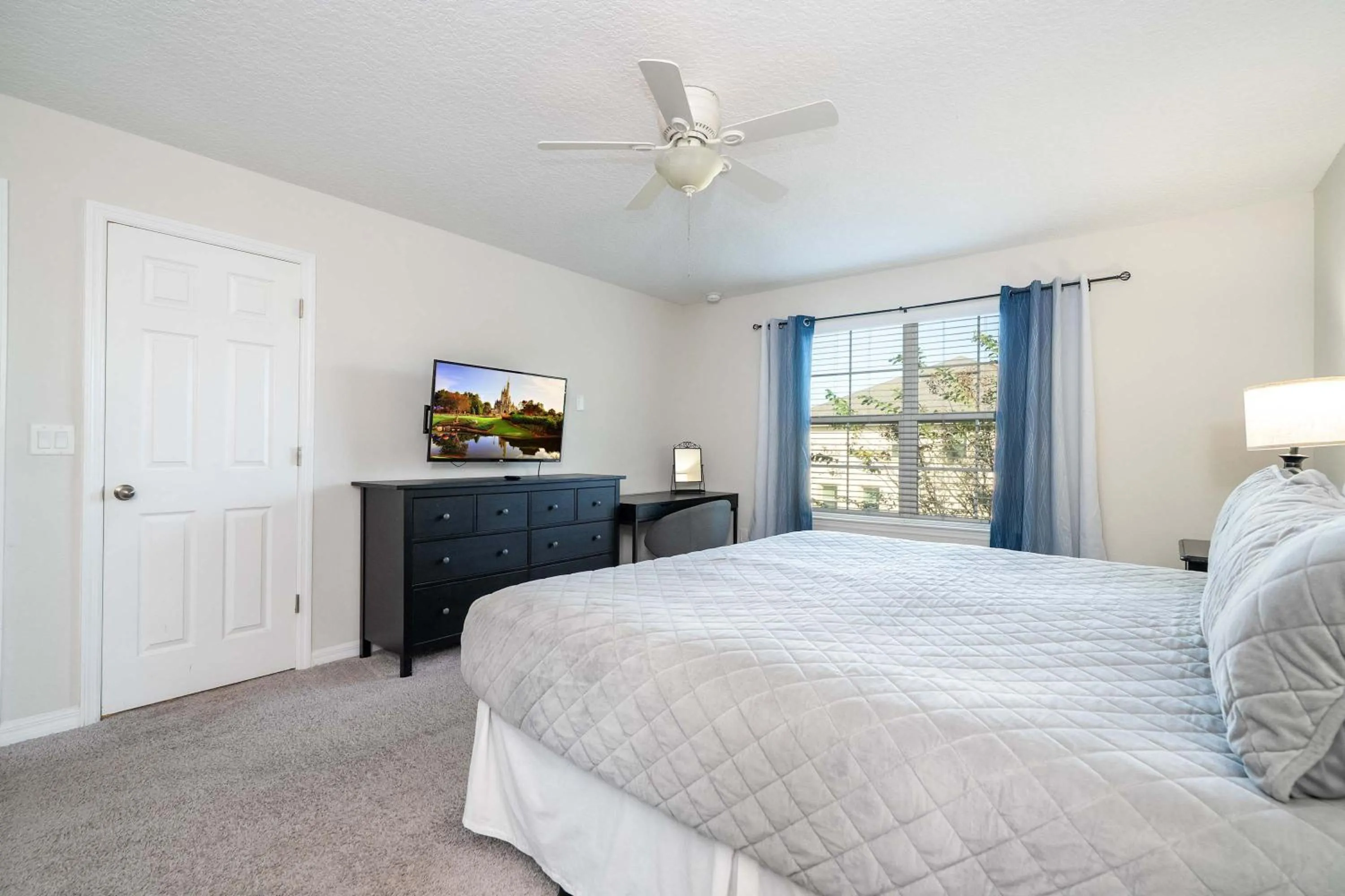 Bed in Family Friendly Four Bedroom w/ Pool @SolaraResort 1517