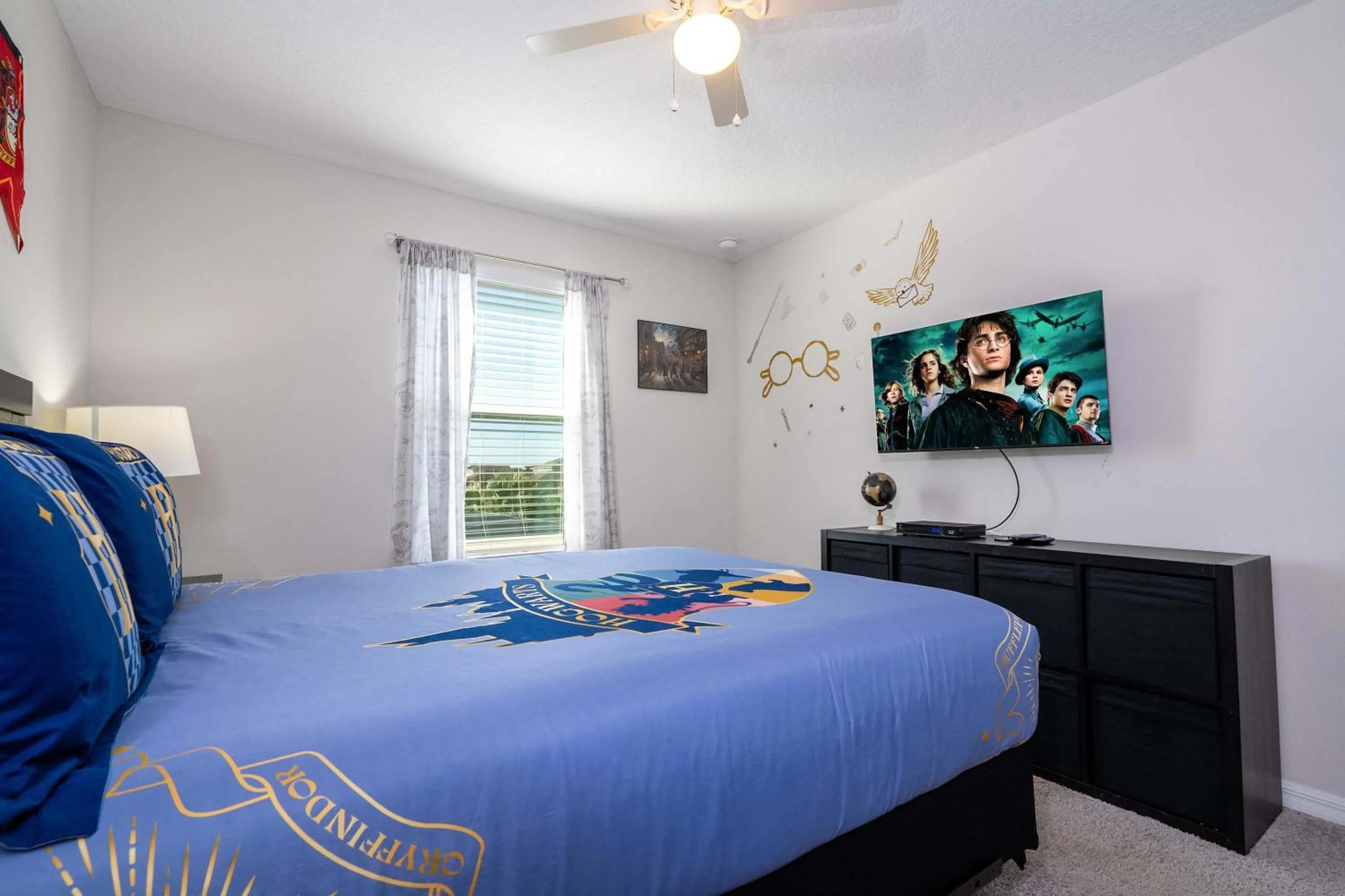 Bed in Family Friendly Four Bedroom w/ Pool @SolaraResort 1517