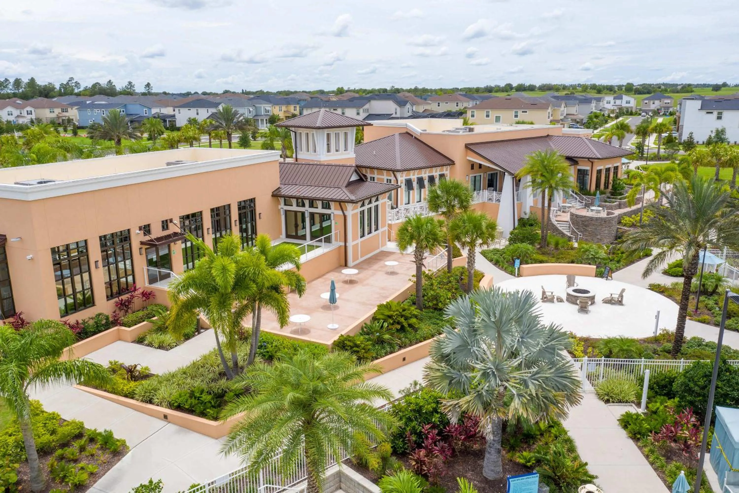 Family Friendly Four Bedroom w/ Pool @SolaraResort 1517