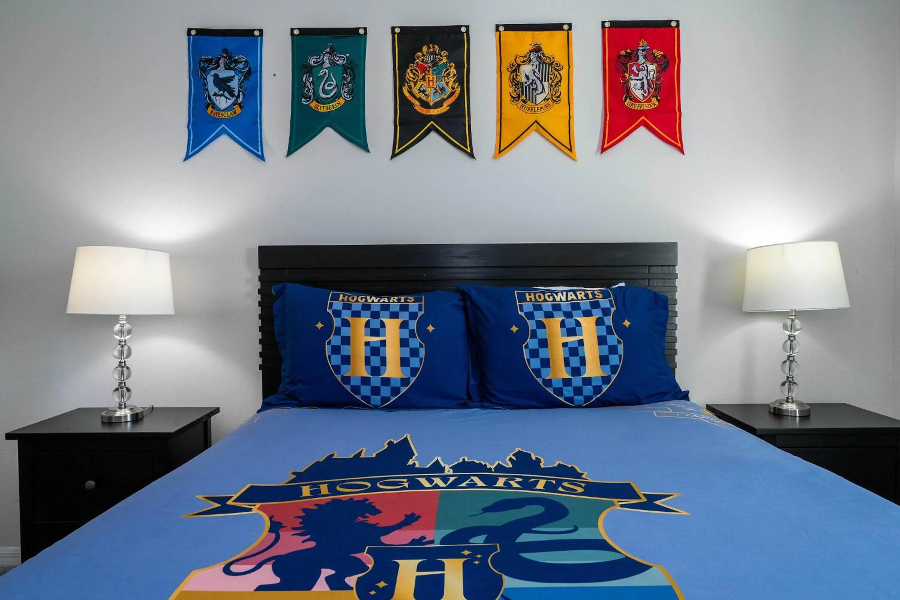 Bed in Family Friendly Four Bedroom w/ Pool @SolaraResort 1517