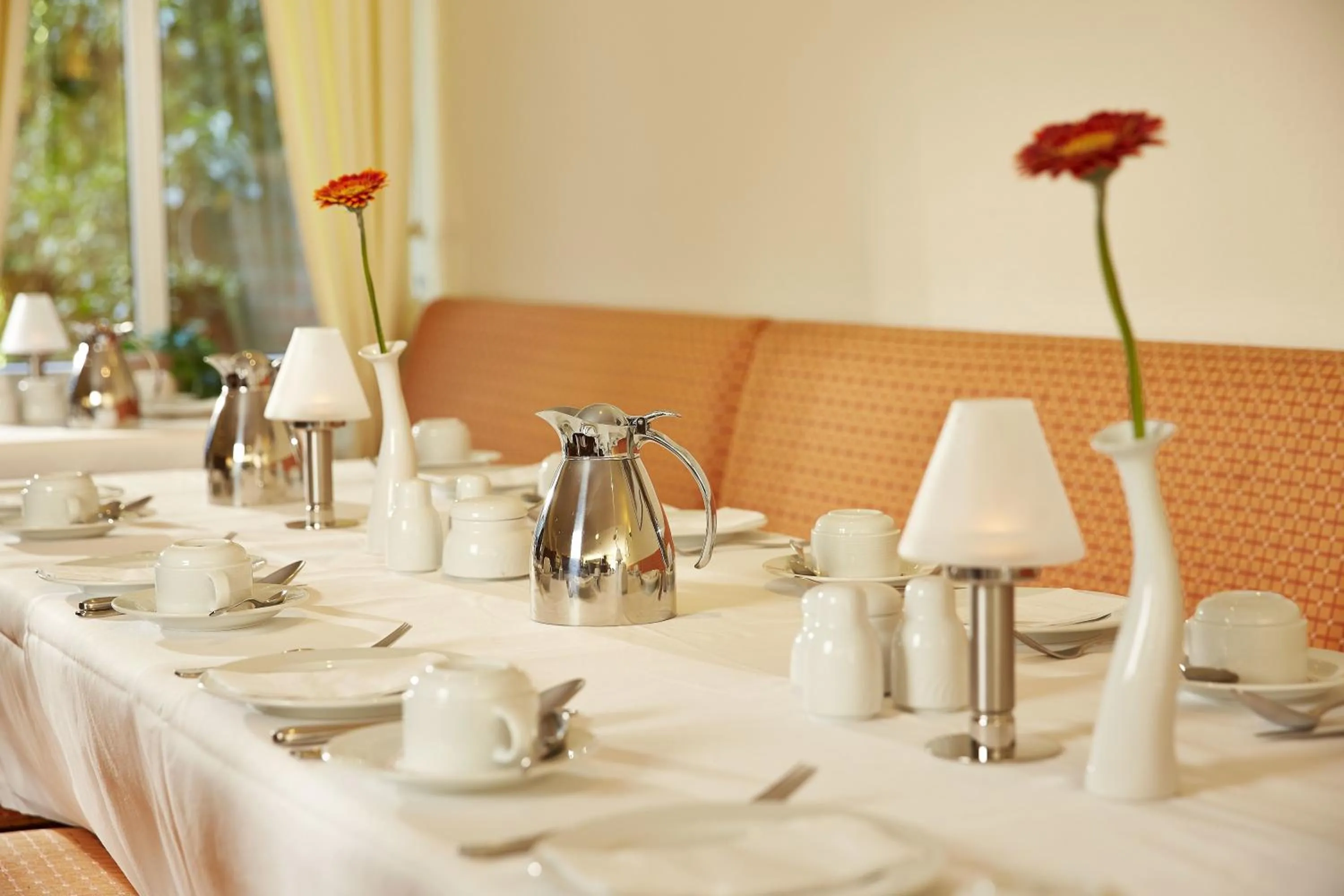 Restaurant/places to eat in H+ Hotel Stade Herzog Widukind