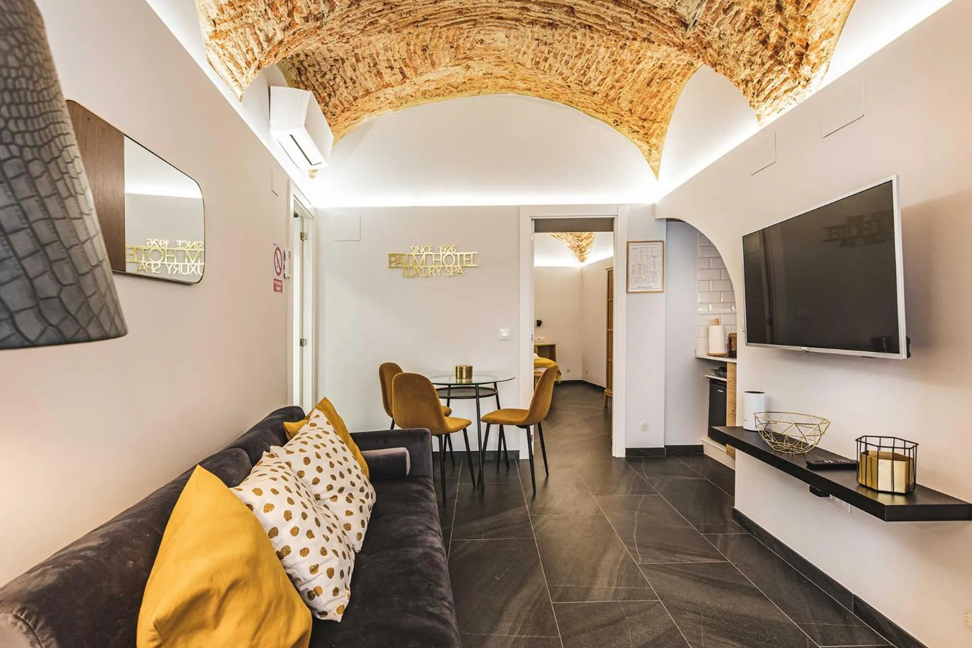 Kitchen or kitchenette in Apartamentos Cáceres Central Suites