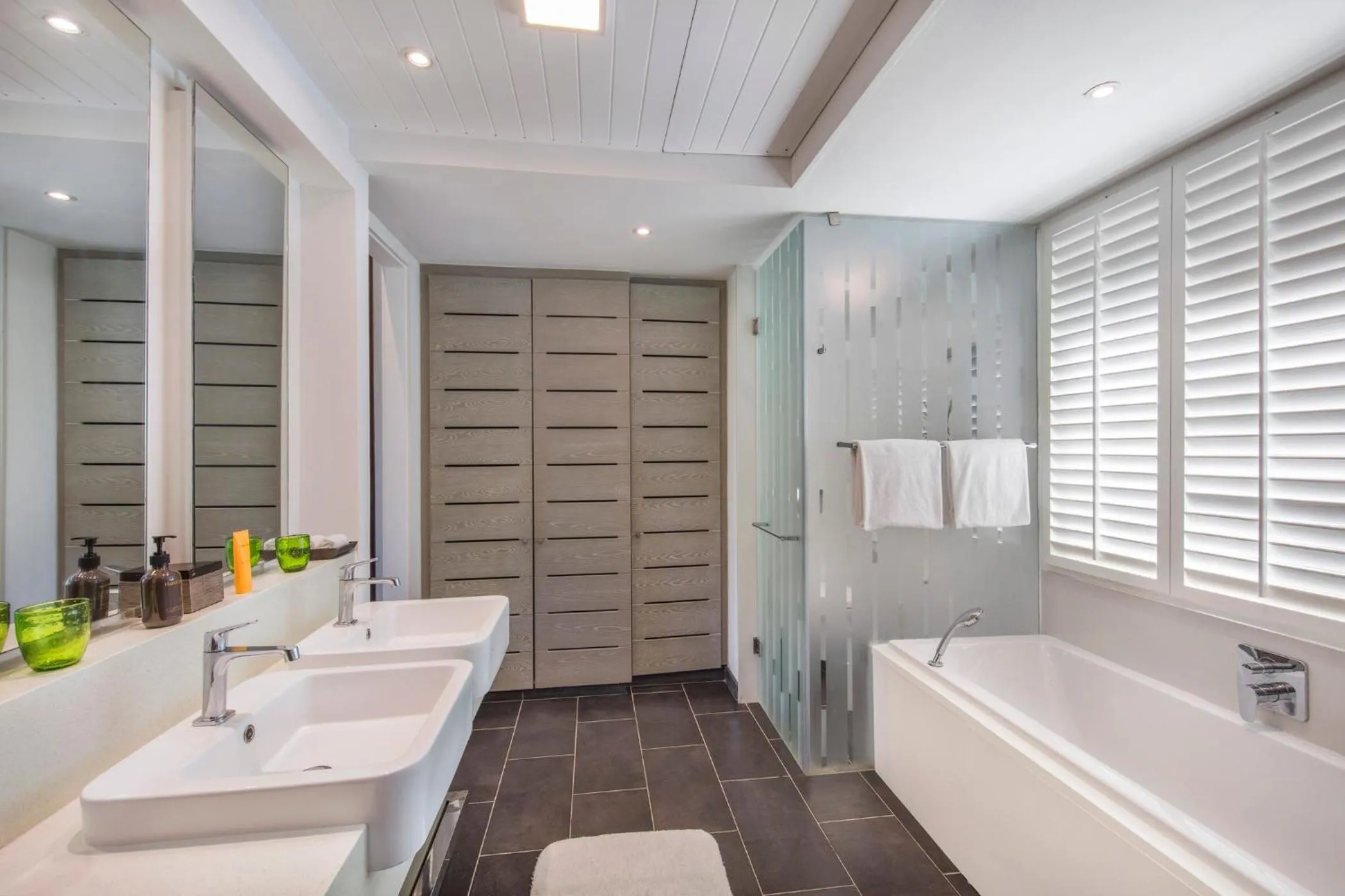 Shower in Long Beach Mauritius