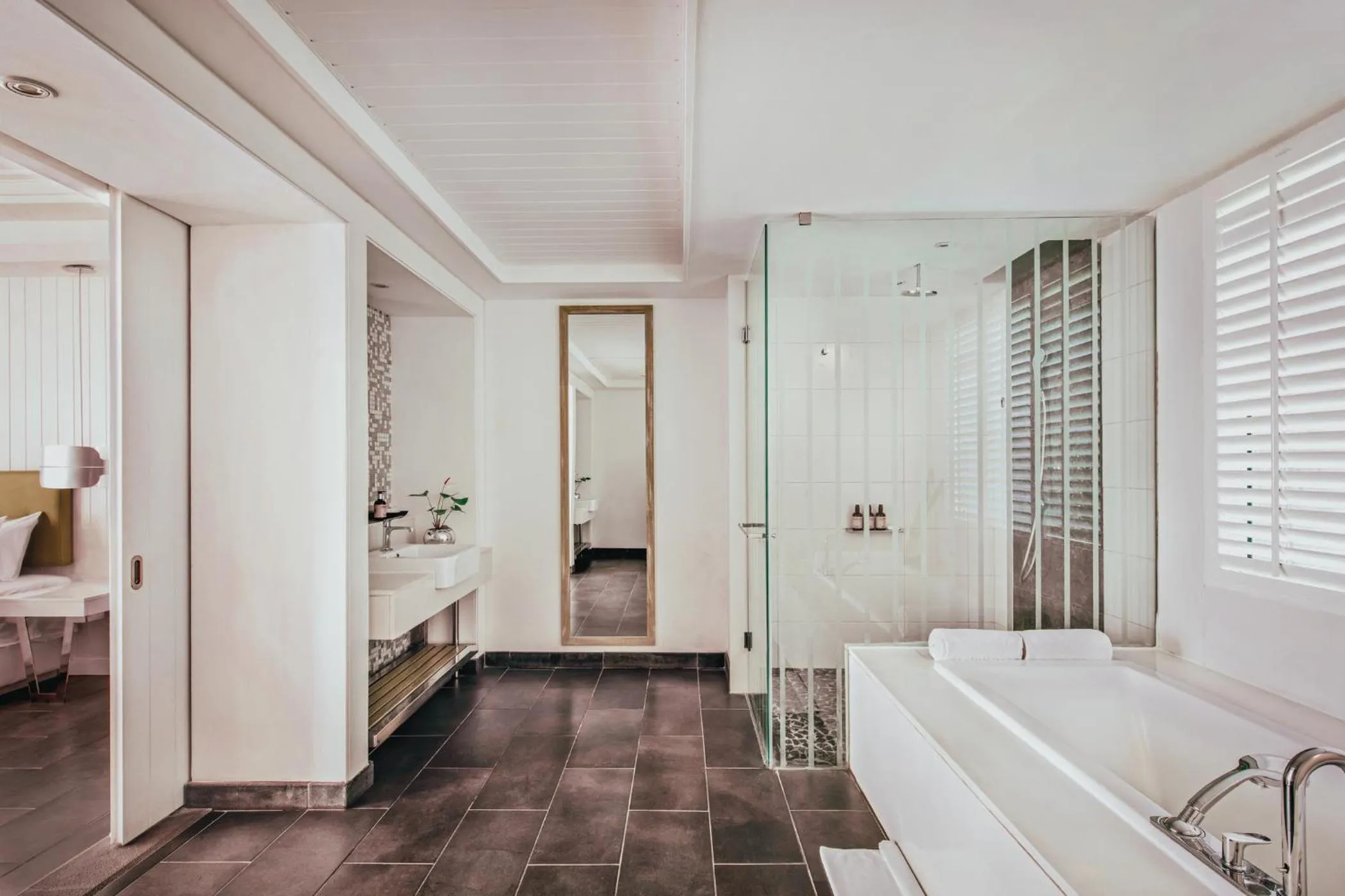 Shower, Bed in Long Beach Mauritius